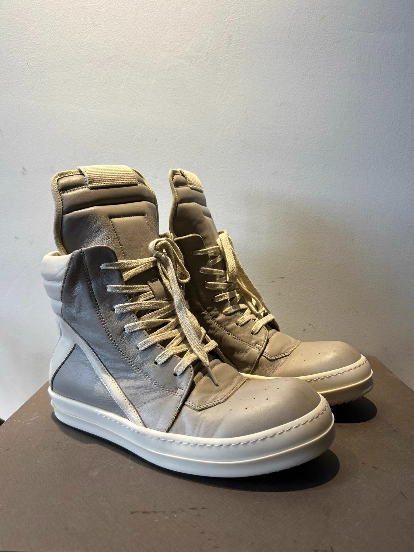 Rick Owens Rick Owens mainline ivory inverted triangle Size US 7 / EU 40 - 2 Thumbnail