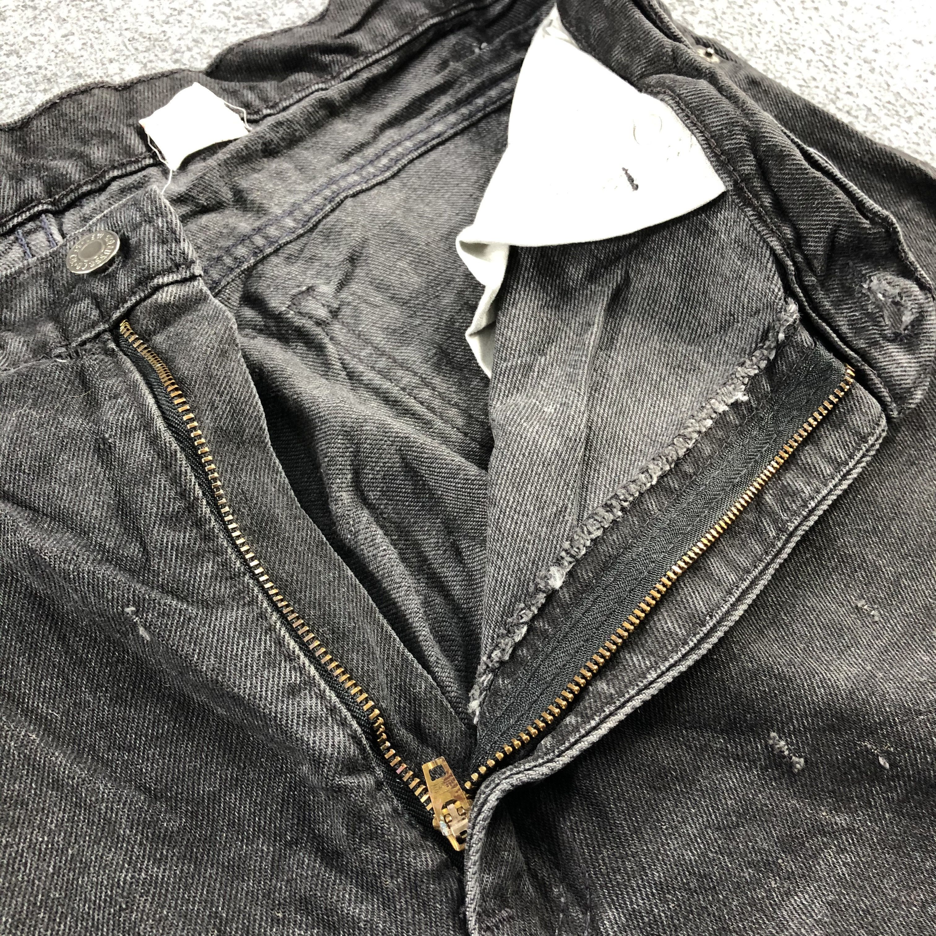 Levi's Vintage 90s Faded Black Levis 560 Jeans-J2408 Size US 37 - 12 Thumbnail