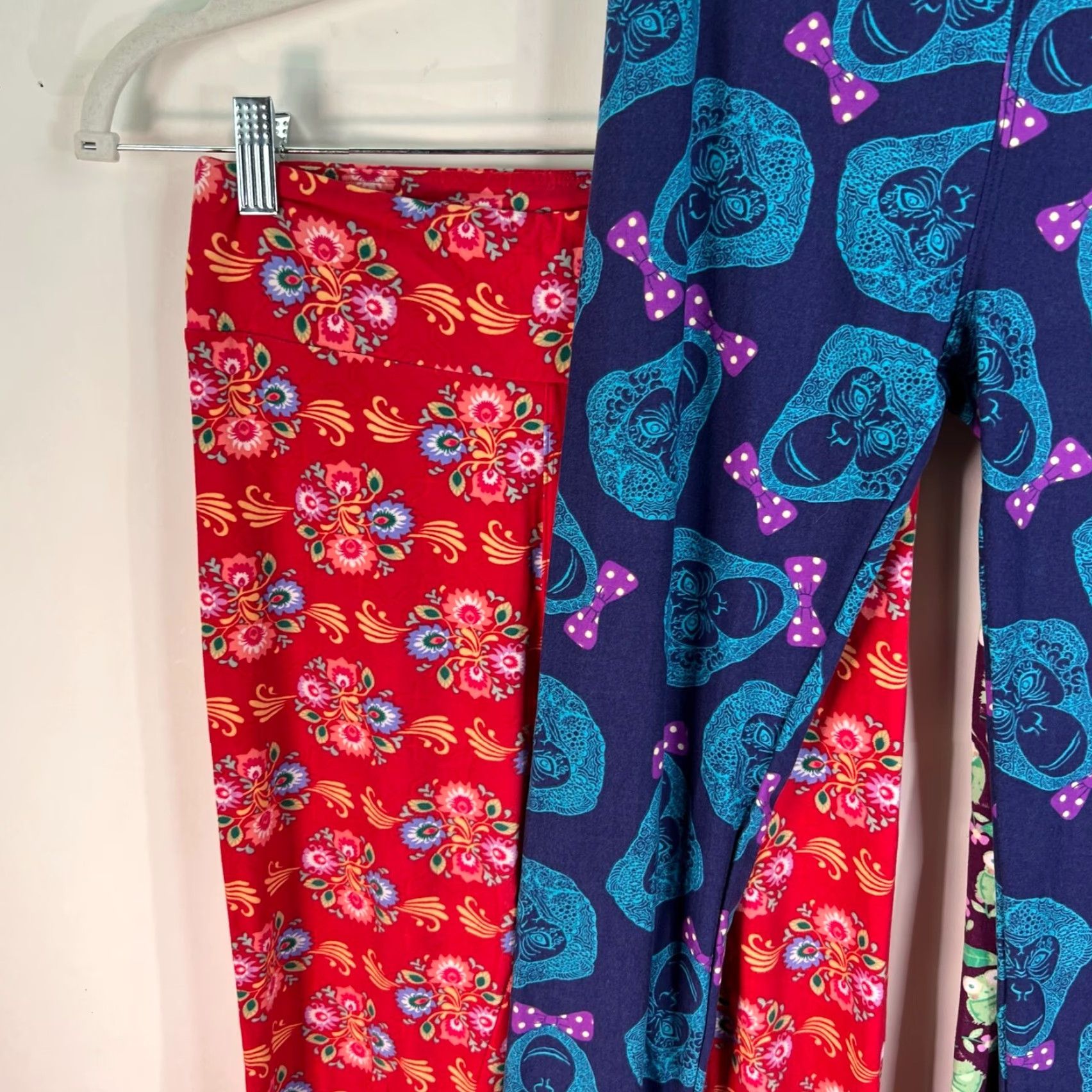 Vintage Lularoe One Size Leggings OS Lot of 3 Monkey Frog Floral Size 42" / US 20 - 4 Thumbnail