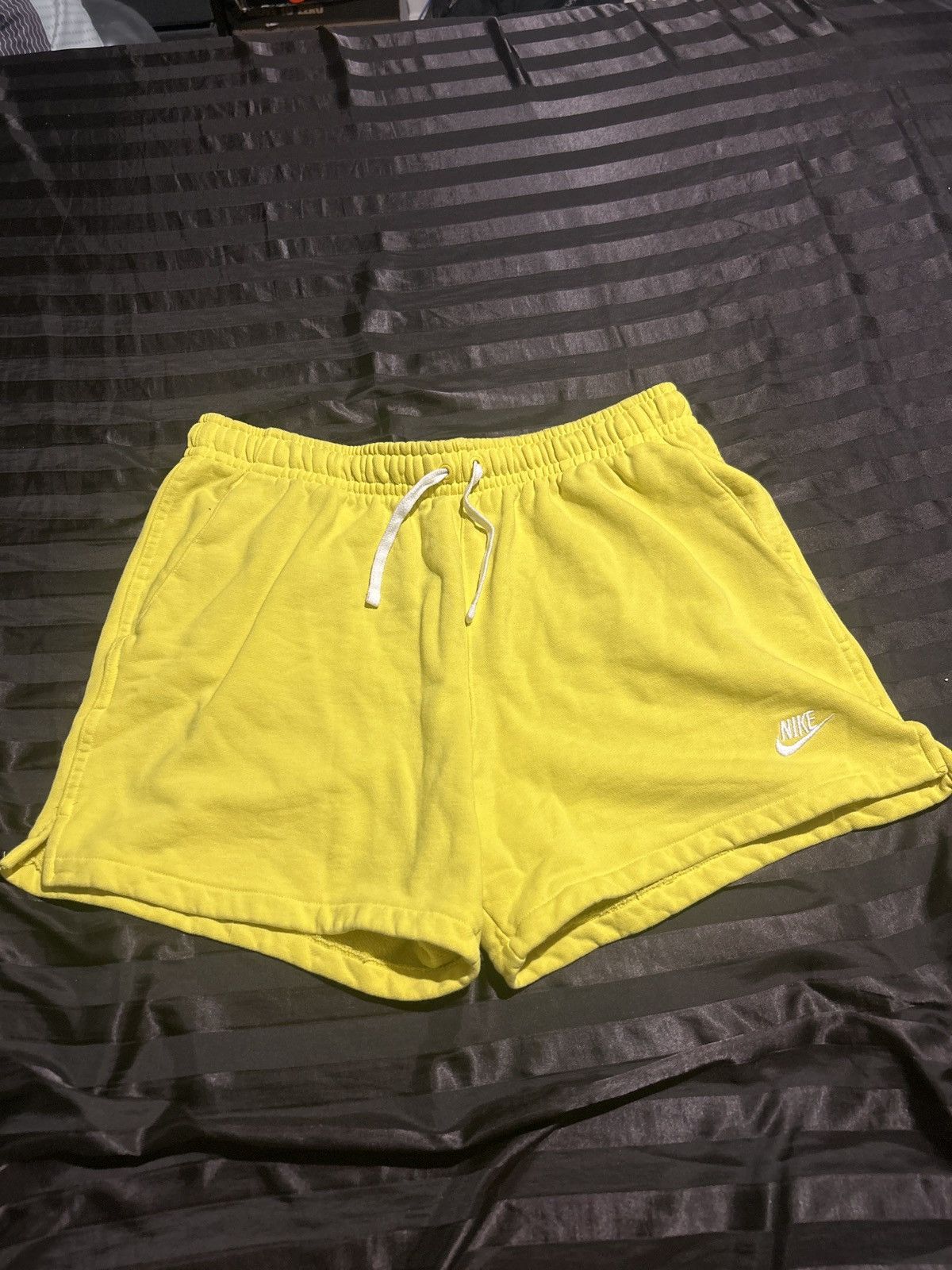 Nike NIKE SHORTS Size US 36 / EU 52 - 1 Thumbnail