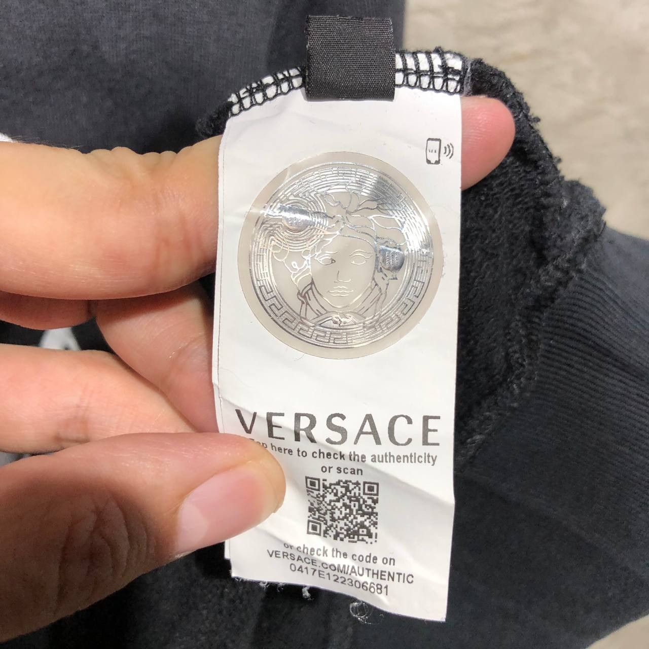 Versace Versace white medusa logo crewneck shirt Size US L / EU 52-54 / 3 - 14 Thumbnail