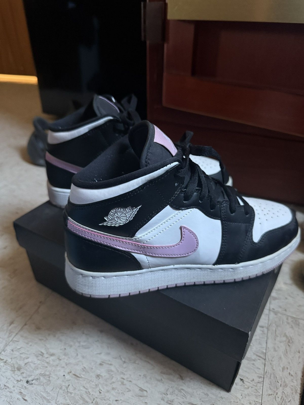 Jordan Brand Air Jordan 1 Mid GS ‘White Light Arctic Pink’ Size US 8.5 / IT 38.5 - 1 Thumbnail
