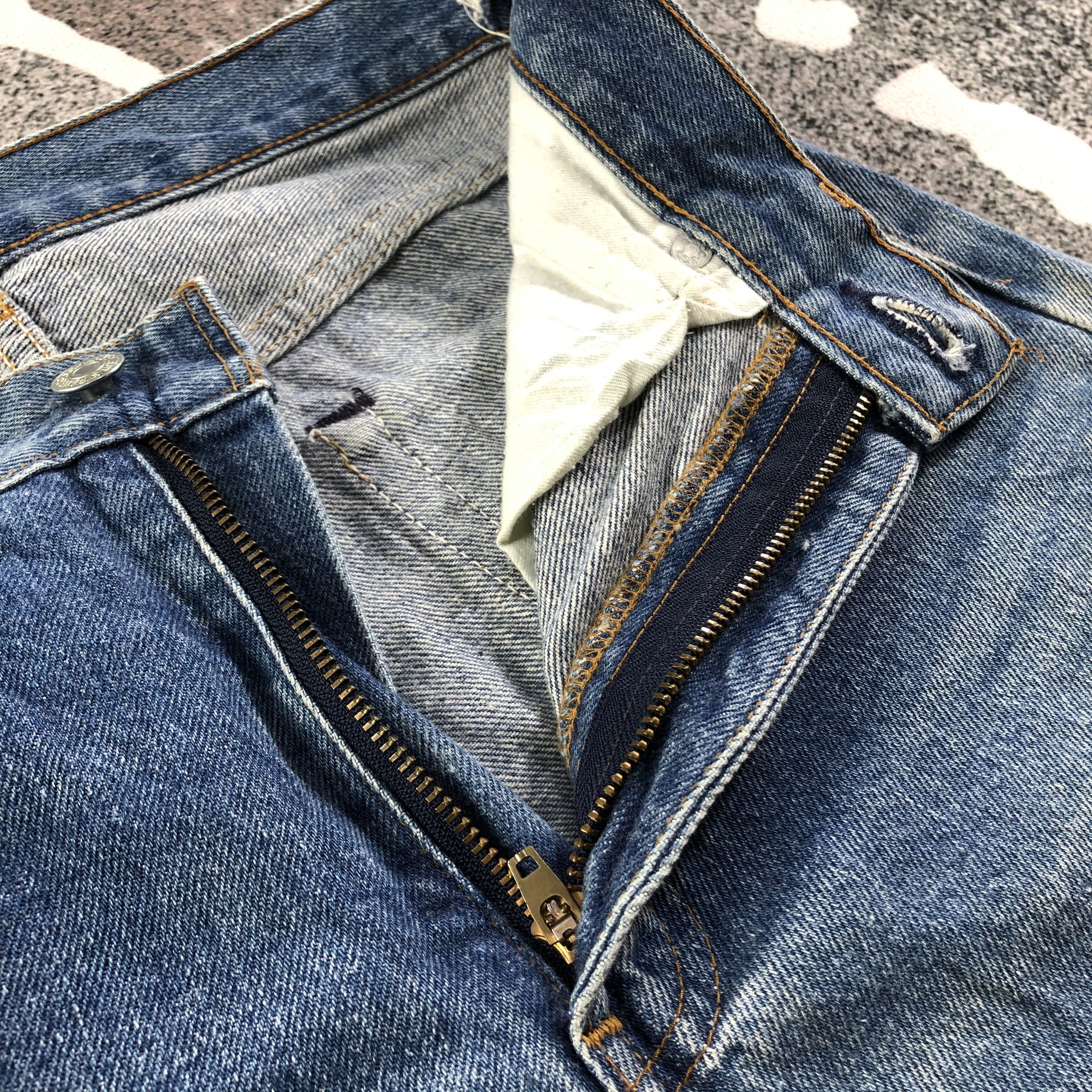 Levi's Vintage Levis 502 Jeans Medium Wash Denim KJ1661 Size US 27 - 7 Thumbnail