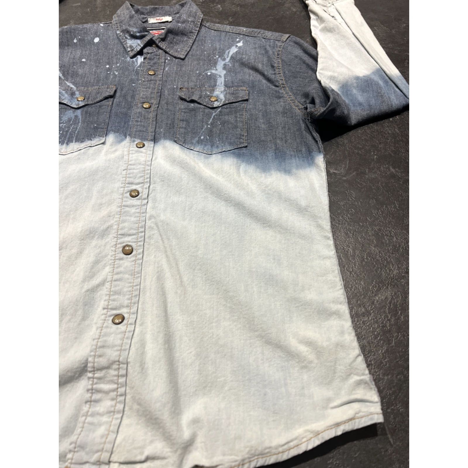 Wrangler Wrangler Indigo Denim Shirt Faded Acid Wash Pearl Snap Medium M Blue Denim Long Sleeve Button-Up Wrangler Mens Regular Pearl Snap Shirt M Size US M / EU 48-50 / 2 - 3 Thumbnail