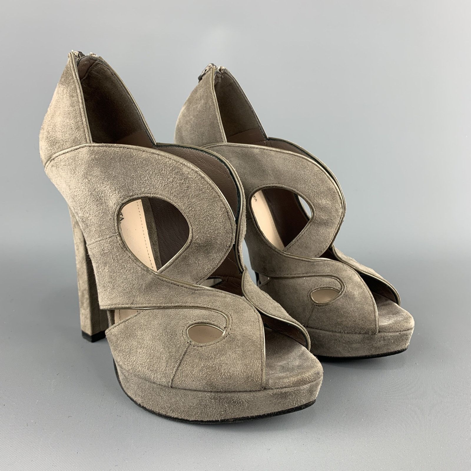 Bottega Veneta Size 7 Grey Suede Patent Leather Piping Peep Toe Sandals Size US 7 / IT 37 - 2 Thumbnail