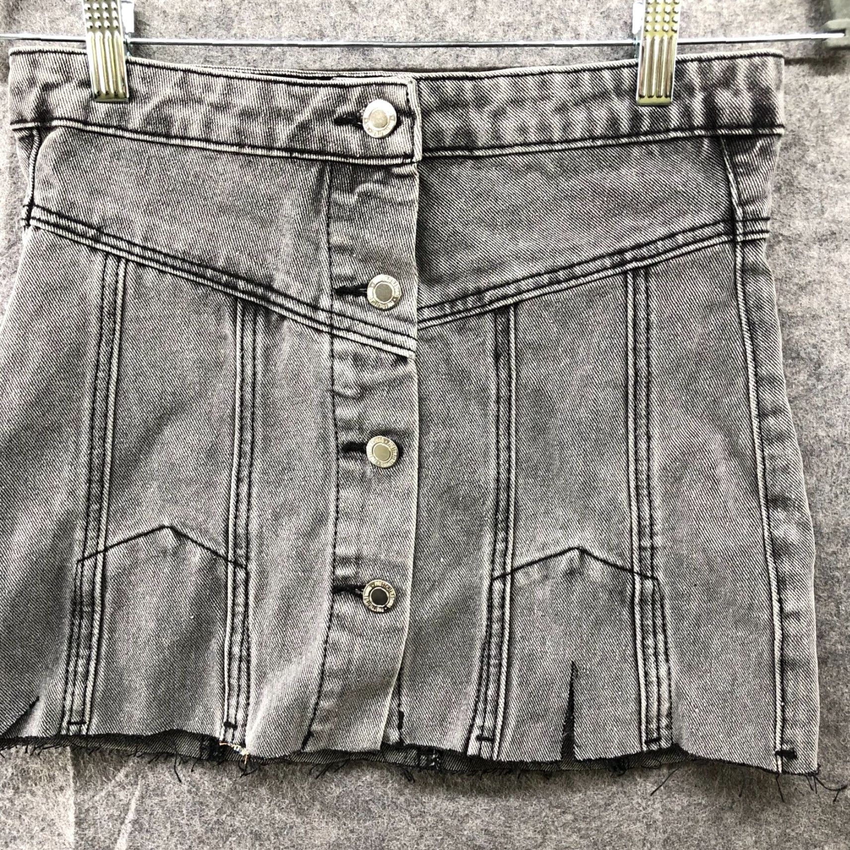 PrettyLittleThing VINTAGE Pretty Little Thing Mini Jean Skirt Women 00P Short Slit Cotton Denim Gray 90s Size 24" / US 00 / IT 34 - 4 Thumbnail