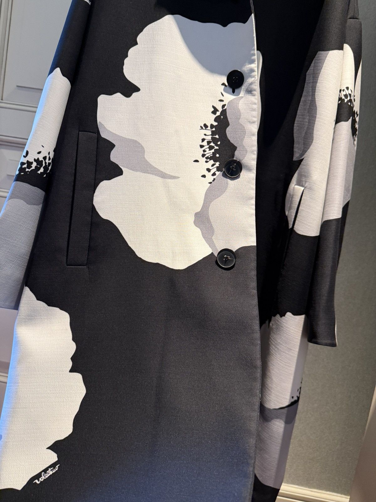 Valentino Flower portrait overcoat size 46 Size US S / EU 44-46 / 1 - 6 Thumbnail