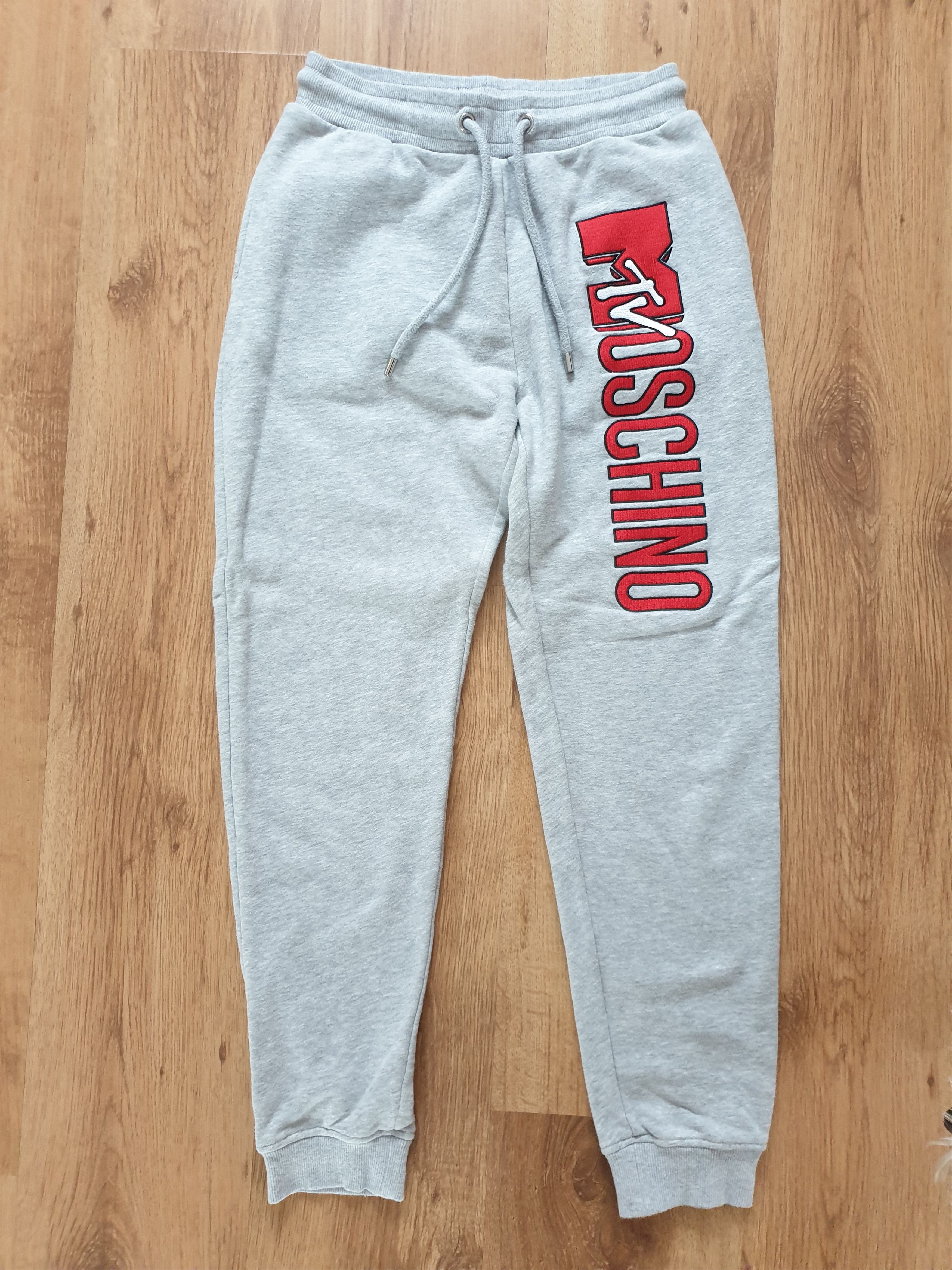 H&m hotsell moschino sweatpants