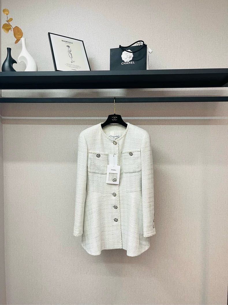 Chanel Chanel White Boucle Trimmed Waist Coat- DMC Size US M / EU 48-50 / 2 - 1 Thumbnail