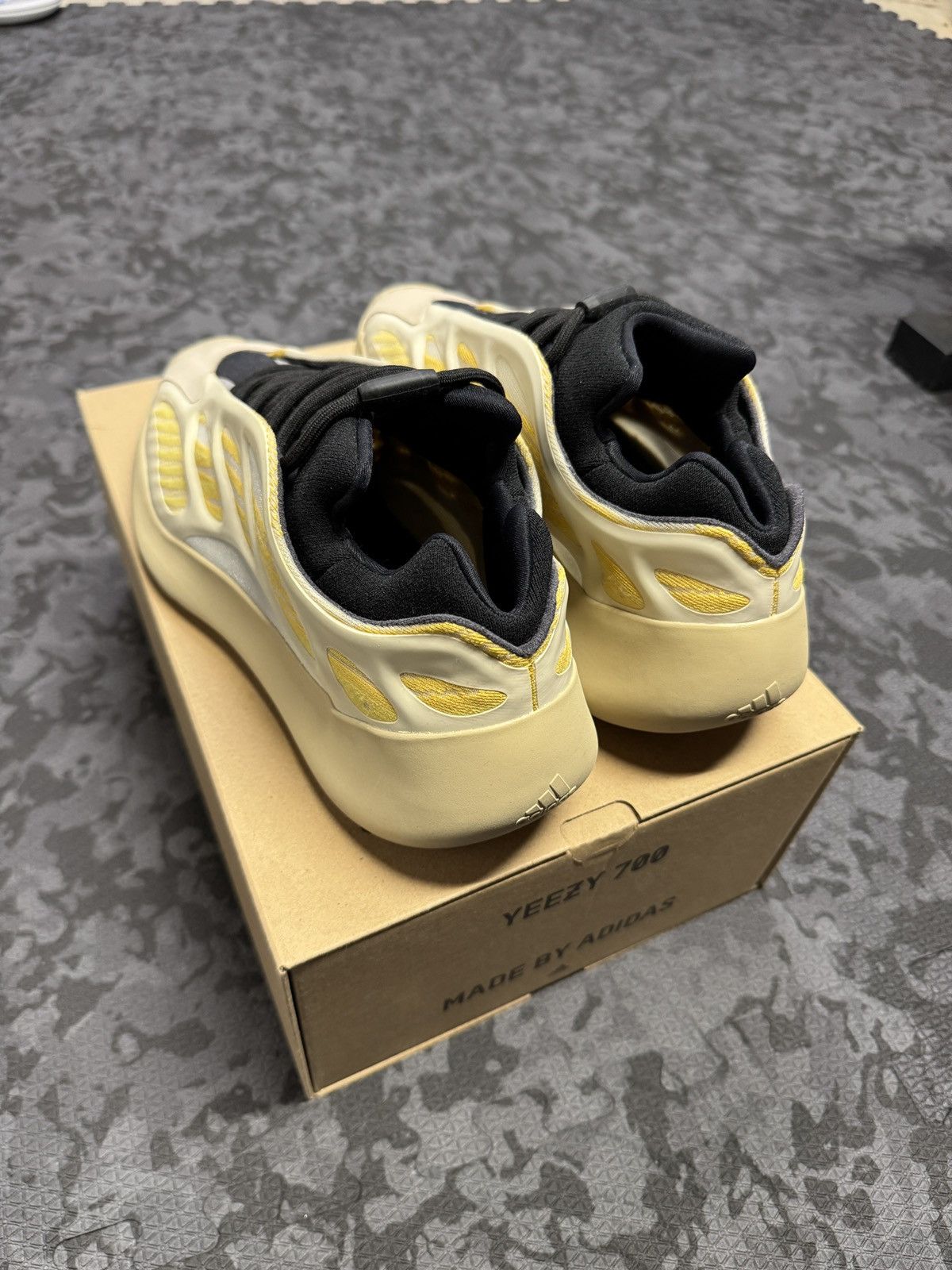 Adidas Yeezy 700 Safflower Size US 10.5 / EU 43-44 - 4 Thumbnail