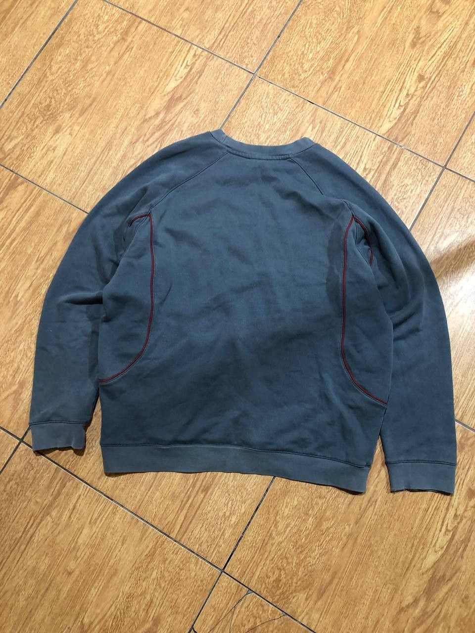 Nike Vintage Nike Big Logo Swoosh Sweatshirt Rare Hype Crewneck Size US S / EU 44-46 / 1 - 6 Thumbnail