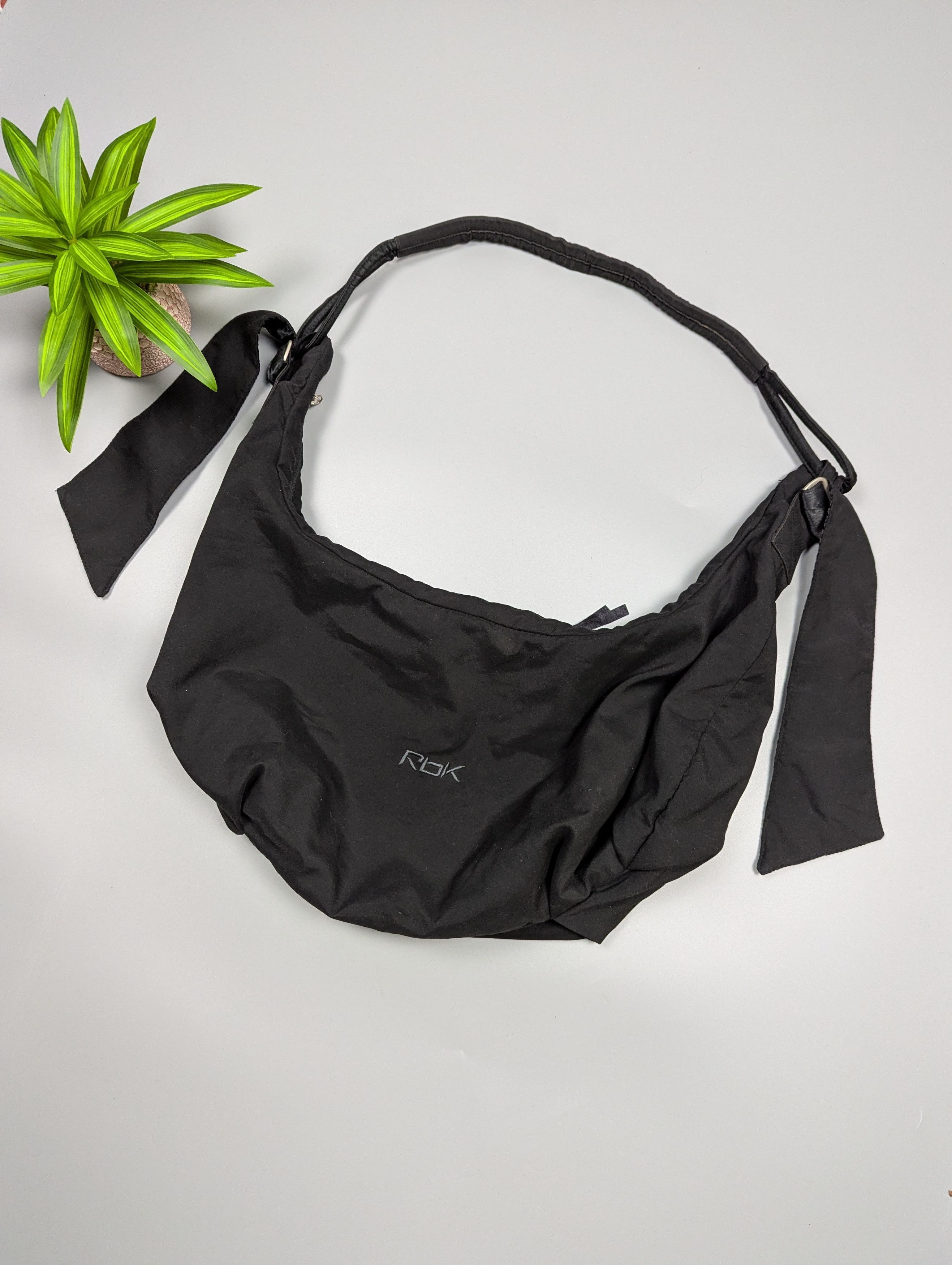 Reebok Y2K Reebok RBK Sling Crossbody Bag Black Minimalist Size ONE SIZE - 1 Thumbnail