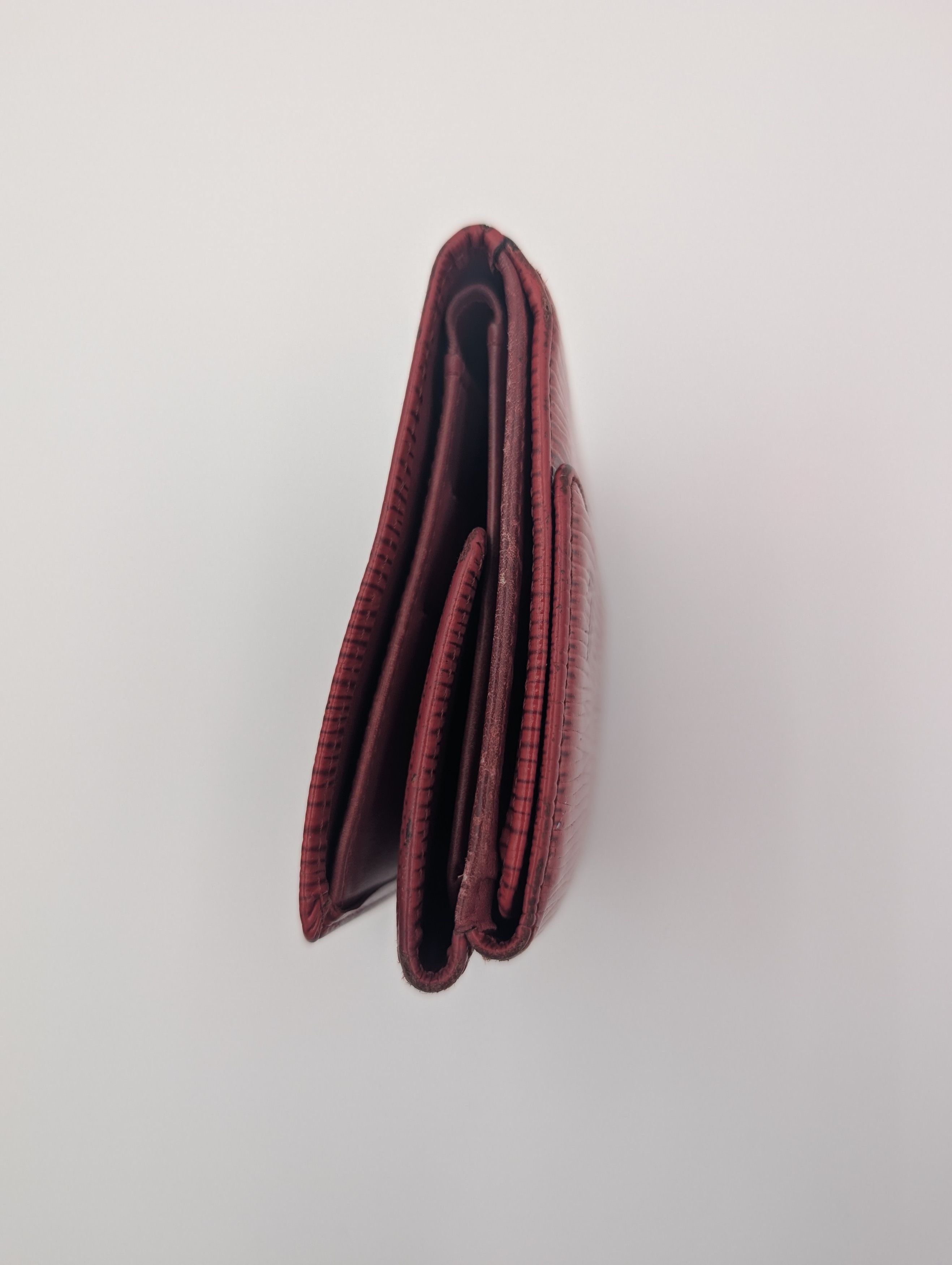 Louis Vuitton Louis Vuitton Epi Wallet in Castillan Red Size ONE SIZE - 8 Thumbnail