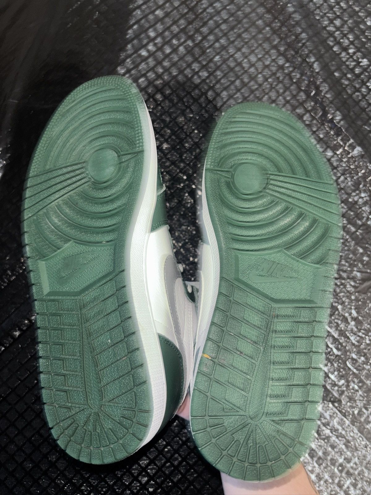 Jordan Brand Jordan 1 High OG Gorge Green Size US 9.5 / EU 42-43 - 5 Thumbnail