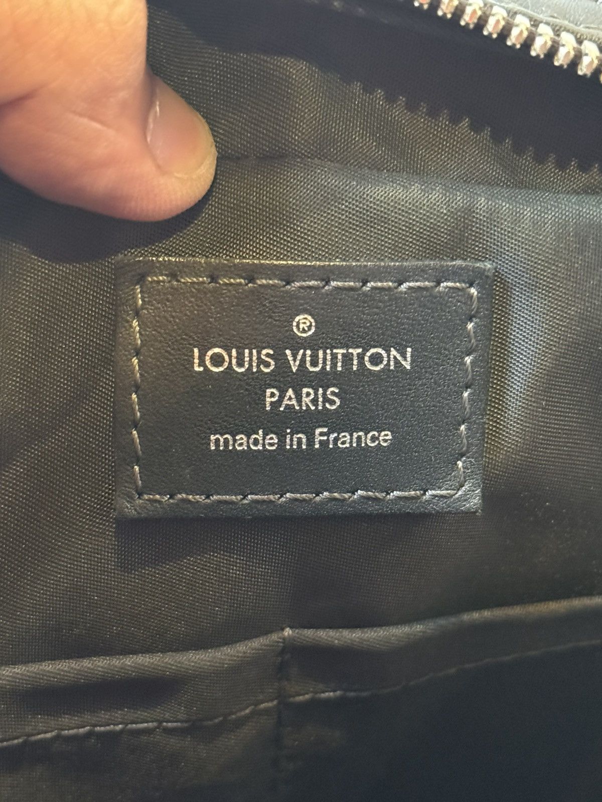Louis Vuitton LOUIS VUITTON Grey Leather Fast V Line Crossbody Bumbag Bag Size ONE SIZE - 9 Thumbnail