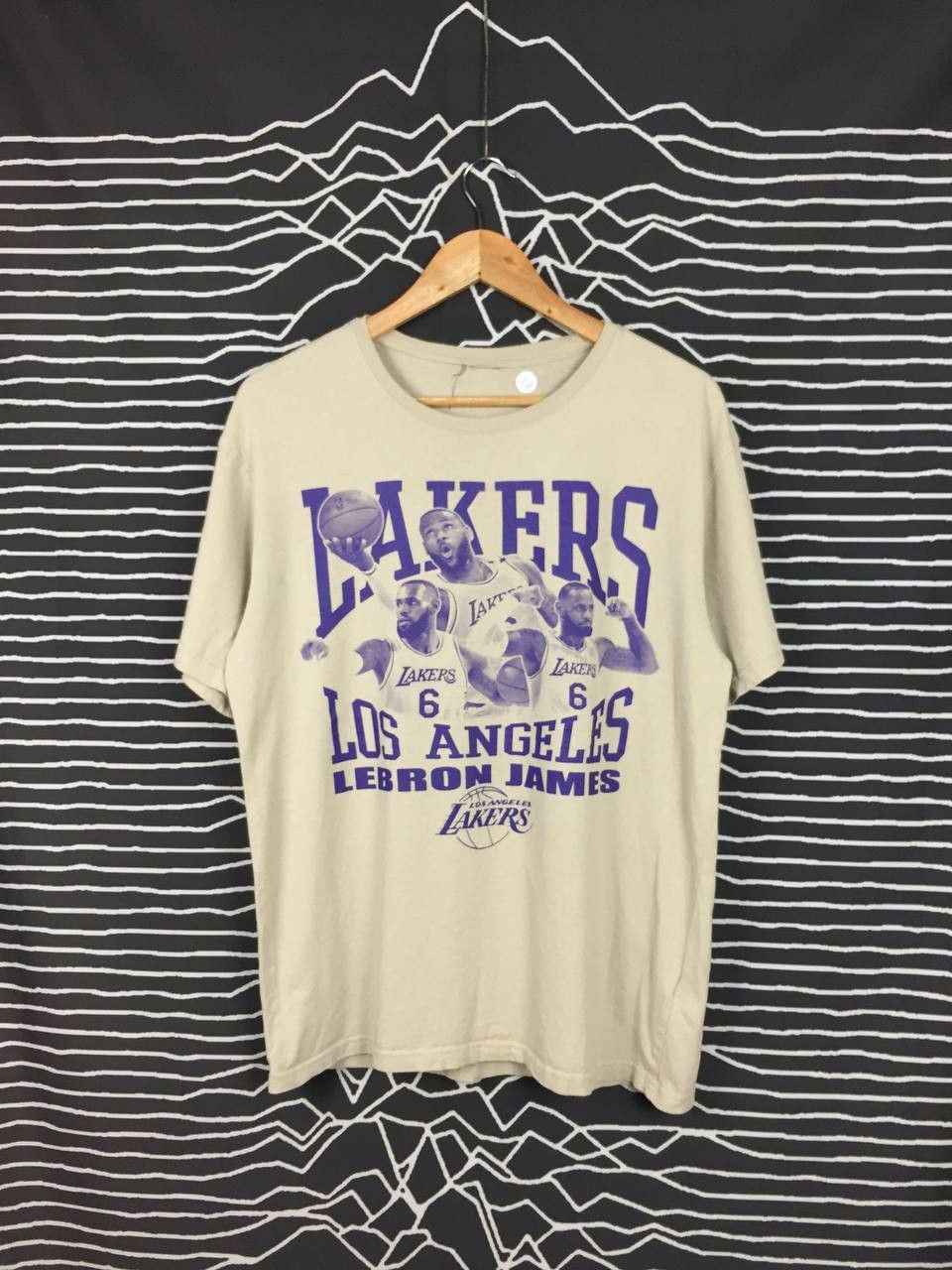 NBA × Vintage Los Angeles Lakers NBA L.A. Lakers Lebron James Tee Size US L / EU 52-54 / 3 - 1 Thumbnail