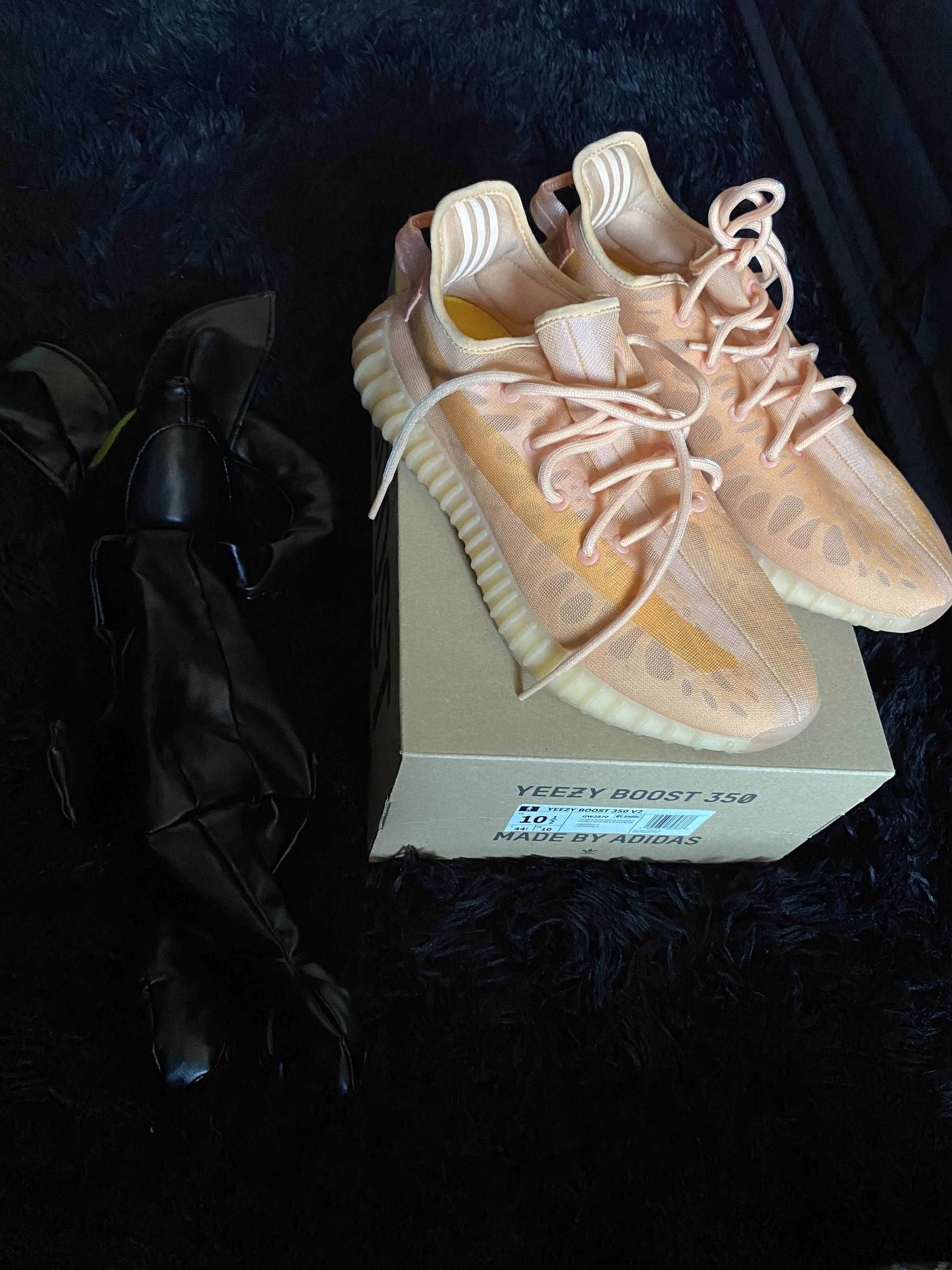 Yeezy Yeezy Boost 350 Size US 10.5 / EU 43-44 - 2 Thumbnail