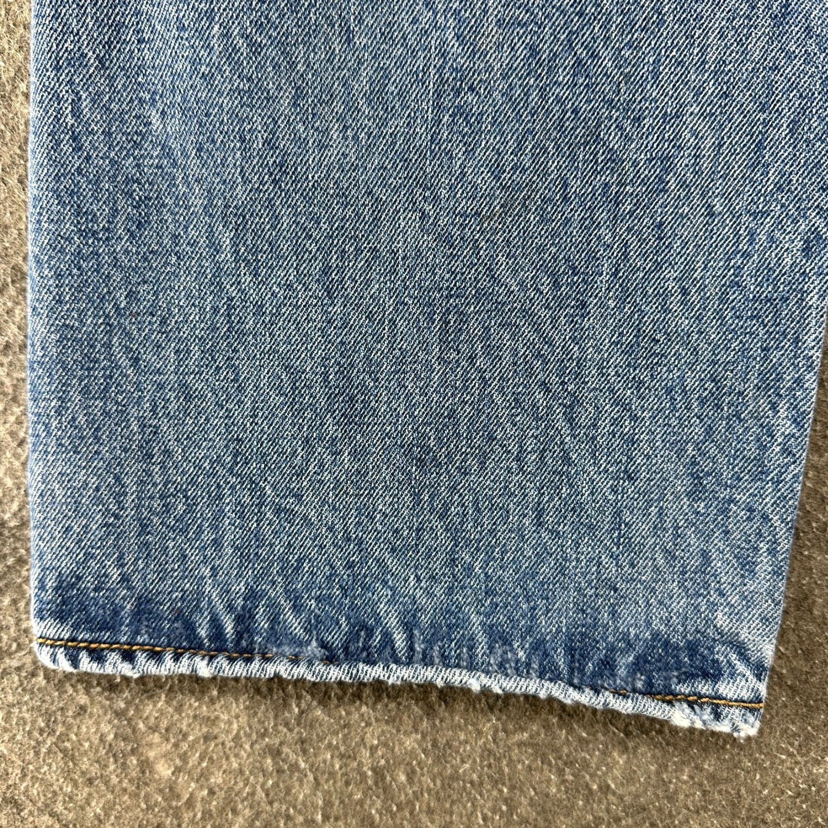 Levi's VINTAGE Levi's 501 Jeans Mens 34x29 Blue Regular Light Wash Button Fly Straight Relaxed Denim 5-Pocket Size US 34 / EU 50 - 4 Thumbnail