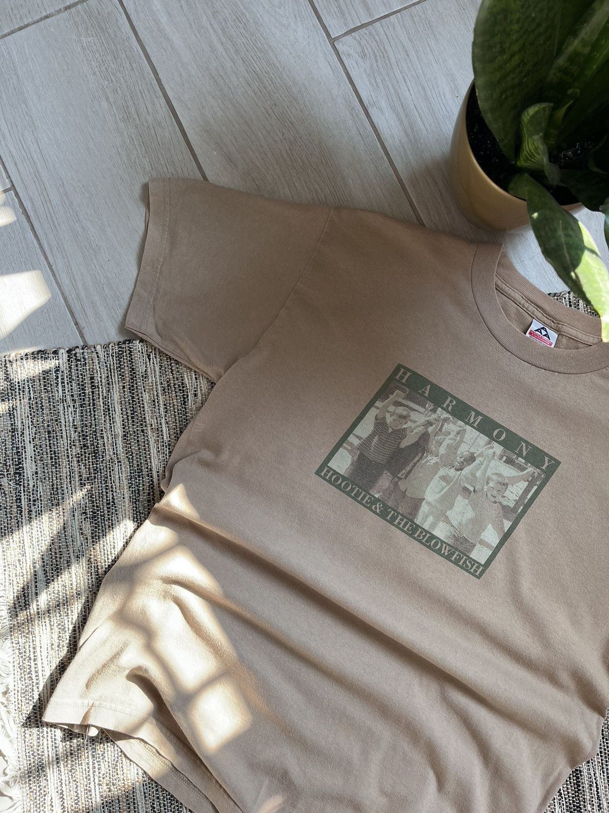 Vintage Vintage Hootie The Blowfish Harmony Hold my hand T shirt Size US L / EU 52-54 / 3 - 3 Thumbnail