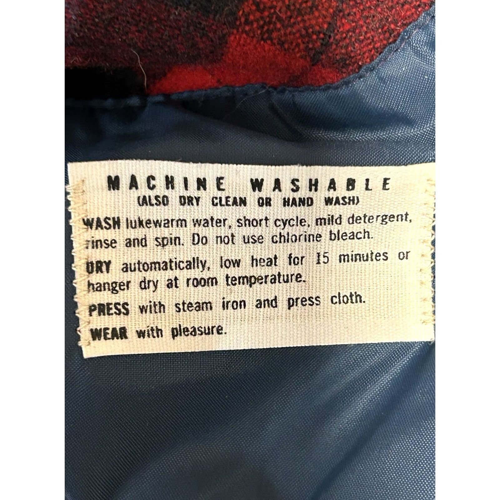 Pendleton VINTAGE Pendleton Board Shirt Mens Medium Red Plaid Wool Long Sleeve Button-Up Collar Loop Pockets 100% Wool USA Size US M / EU 48-50 / 2 - 5 Thumbnail