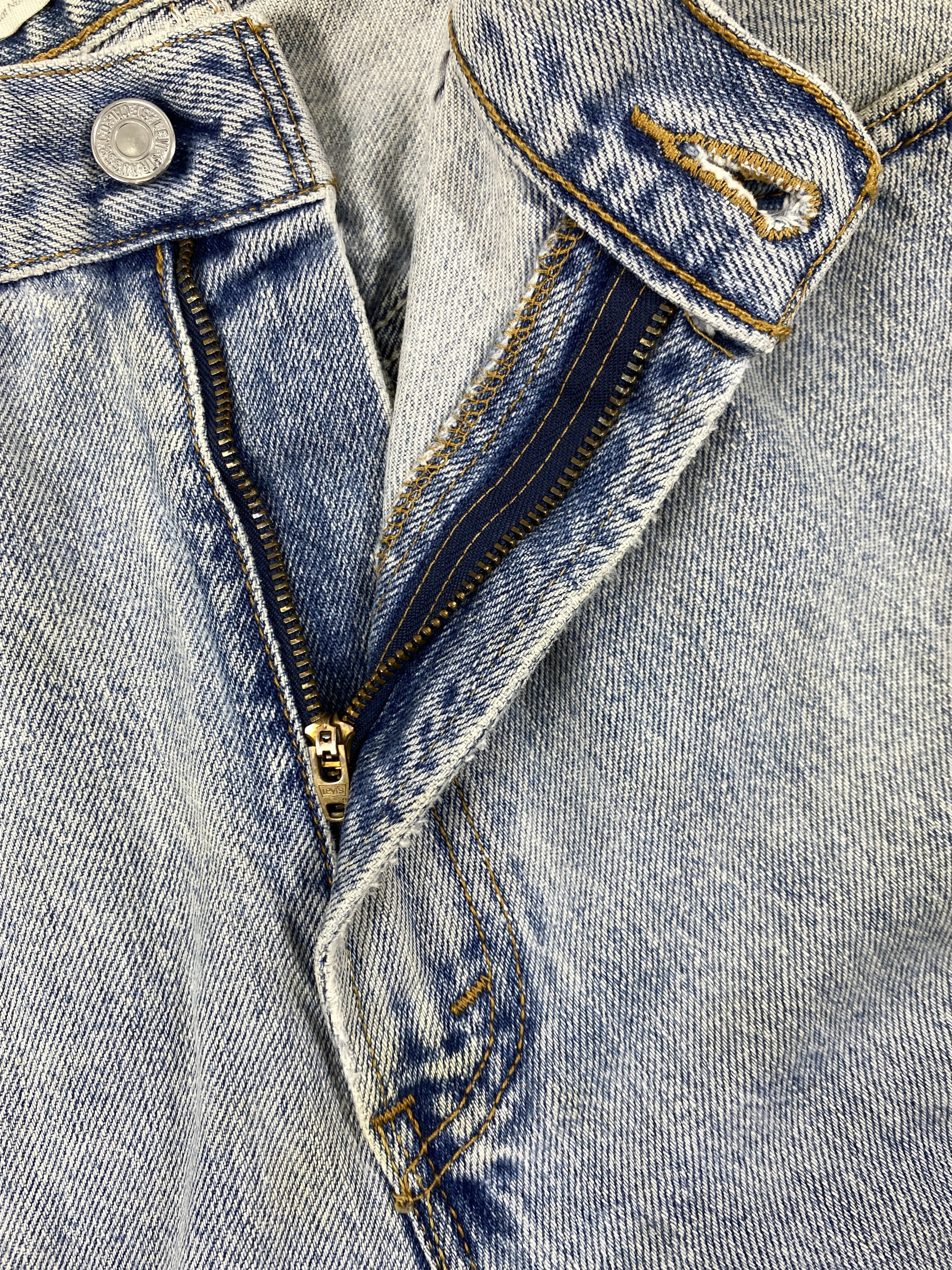 Levi's Light Wash Vintage Levi's 505 Regular Fit Denim 35x29 JN754 Size US 35 - 6 Thumbnail