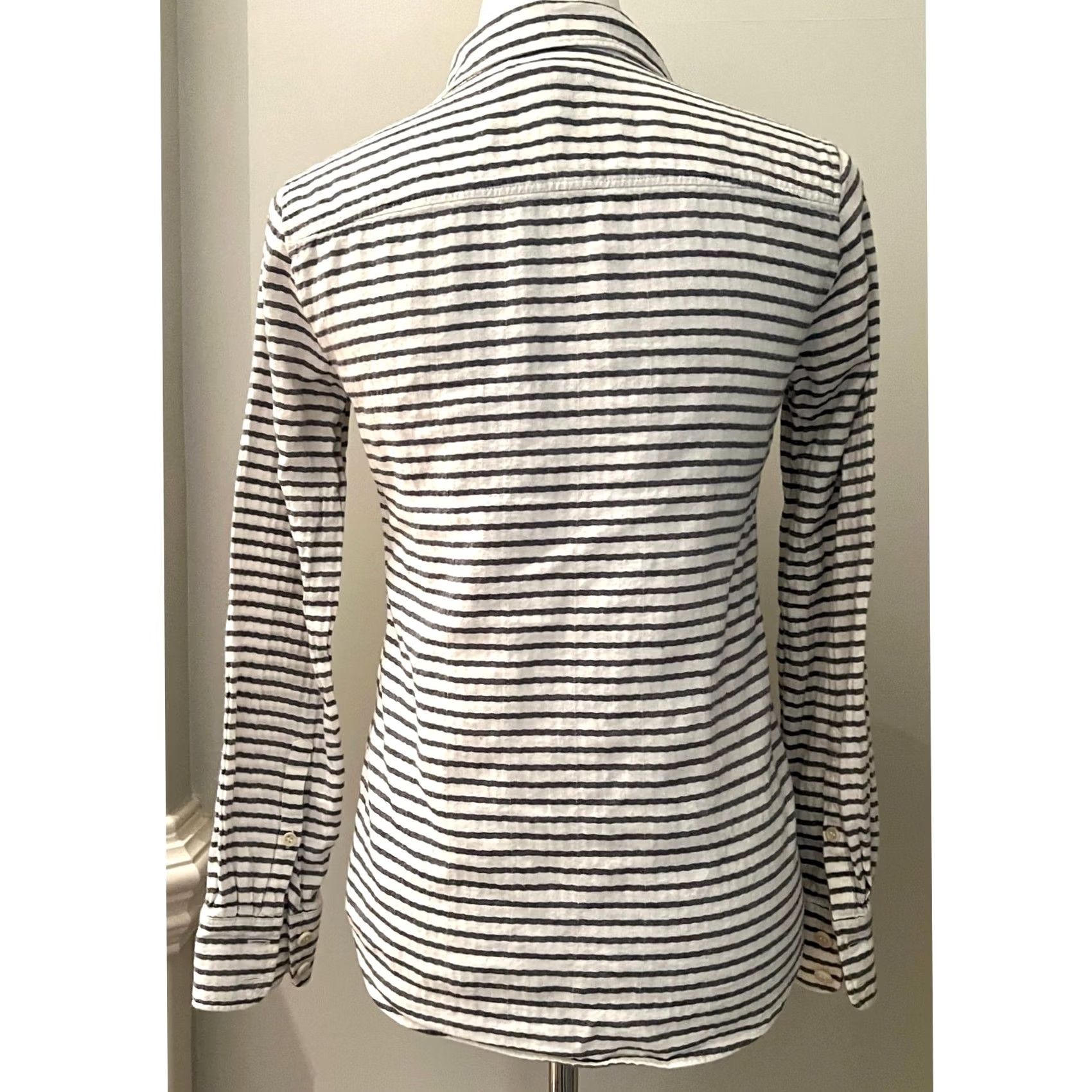 J.Crew J.Crew Button-Up Shirt Women’s Sz 0 Striped Blue Collared Long Sleeve Casual Shirt Boy Shirts Off-White Color: Blue Mens Womens Boys Girls Size XS / US 0-2 / IT 36-38 - 4 Thumbnail