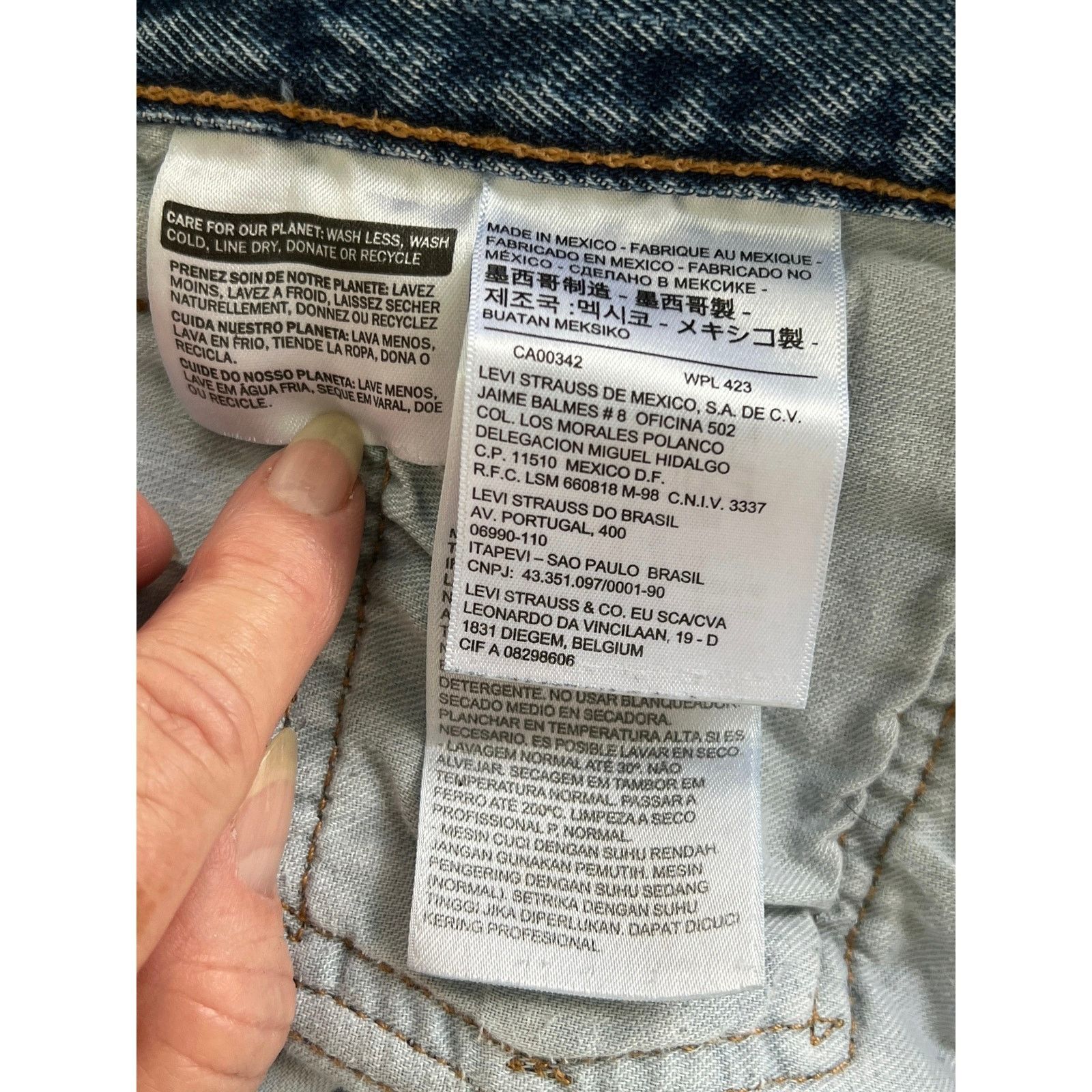 Levi's Levi’s 501 button fly blue denim jeans men 35/30 Mexico 2016 Size US 35 - 8 Thumbnail