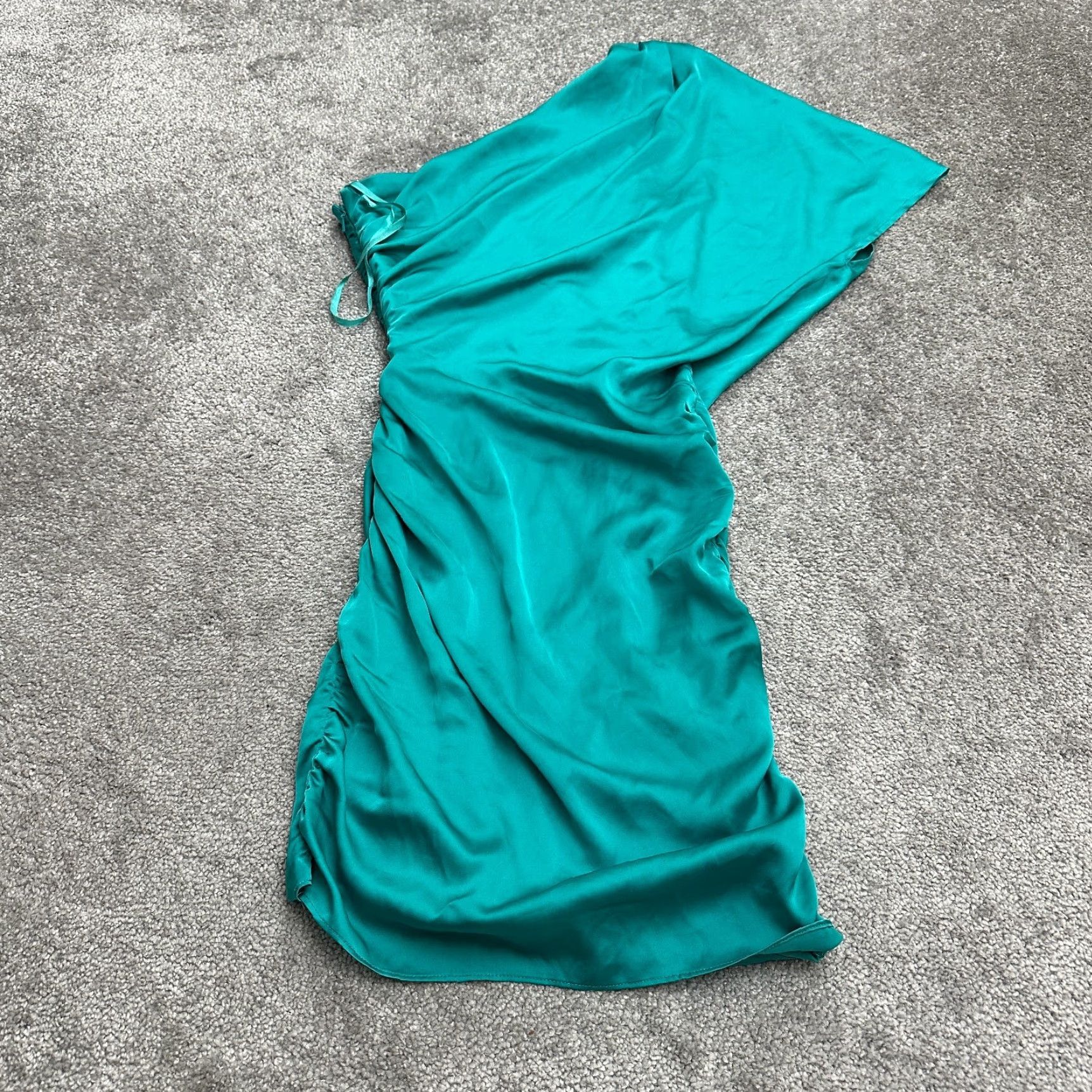 AQUA Aqua Satin Asymmetric Mini Dress Womens 2 Green Ruched Party Dress Short Sleeve One Shoulder Bodycon Pencil Dress Size XS / US 0-2 / IT 36-38 - 2 Thumbnail