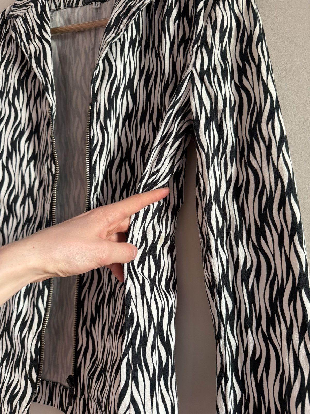 Versus Versace Vintage Gianni Versace Versus Zebra Printed Blazer Jacket Size M / US 6-8 / IT 42-44 - 8 Thumbnail