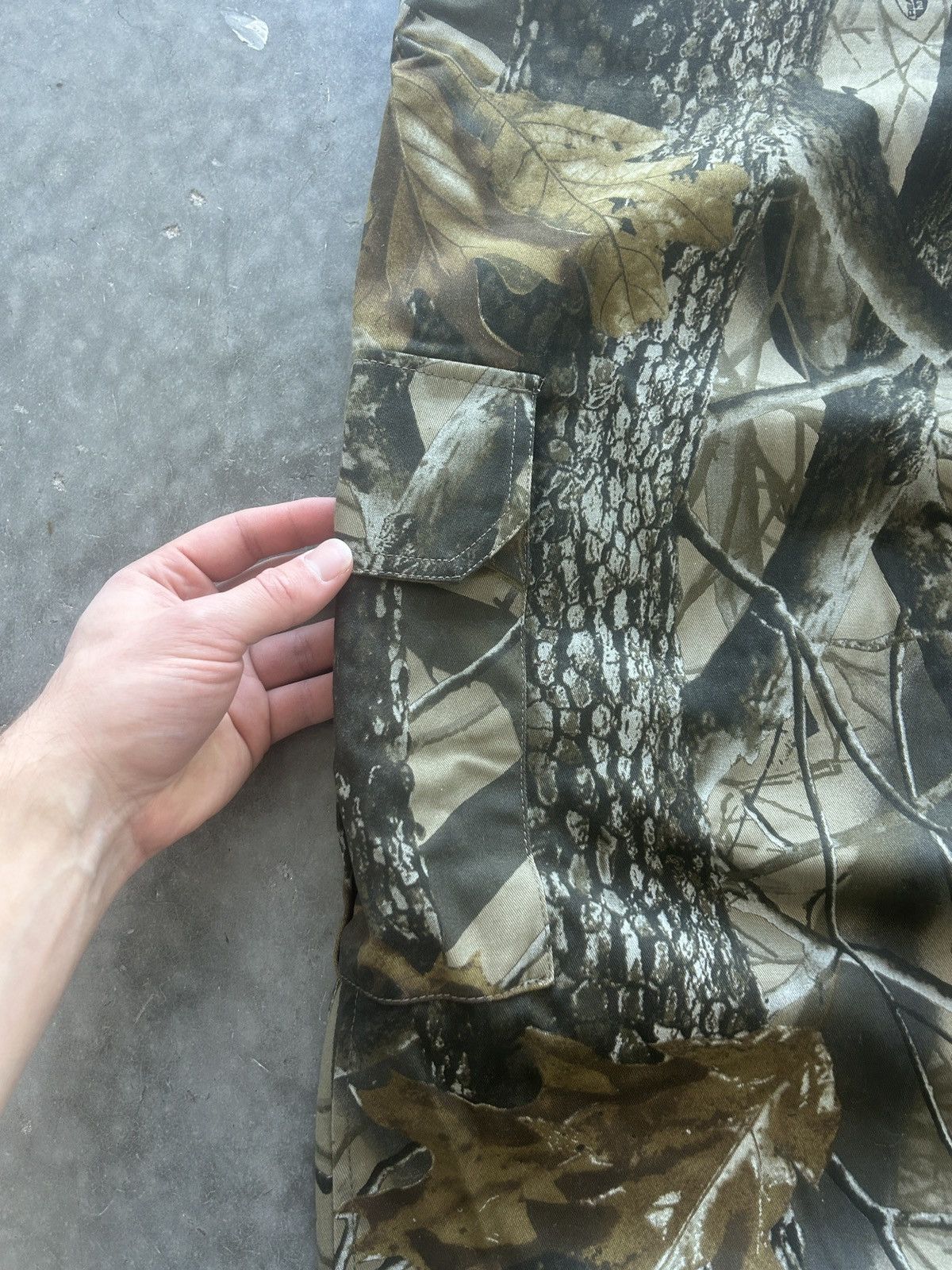 Japanese Brand × Realtree × Vintage Vintage Y2K Baggy Realtree Cargo Pants Size US 35 - 2 Thumbnail