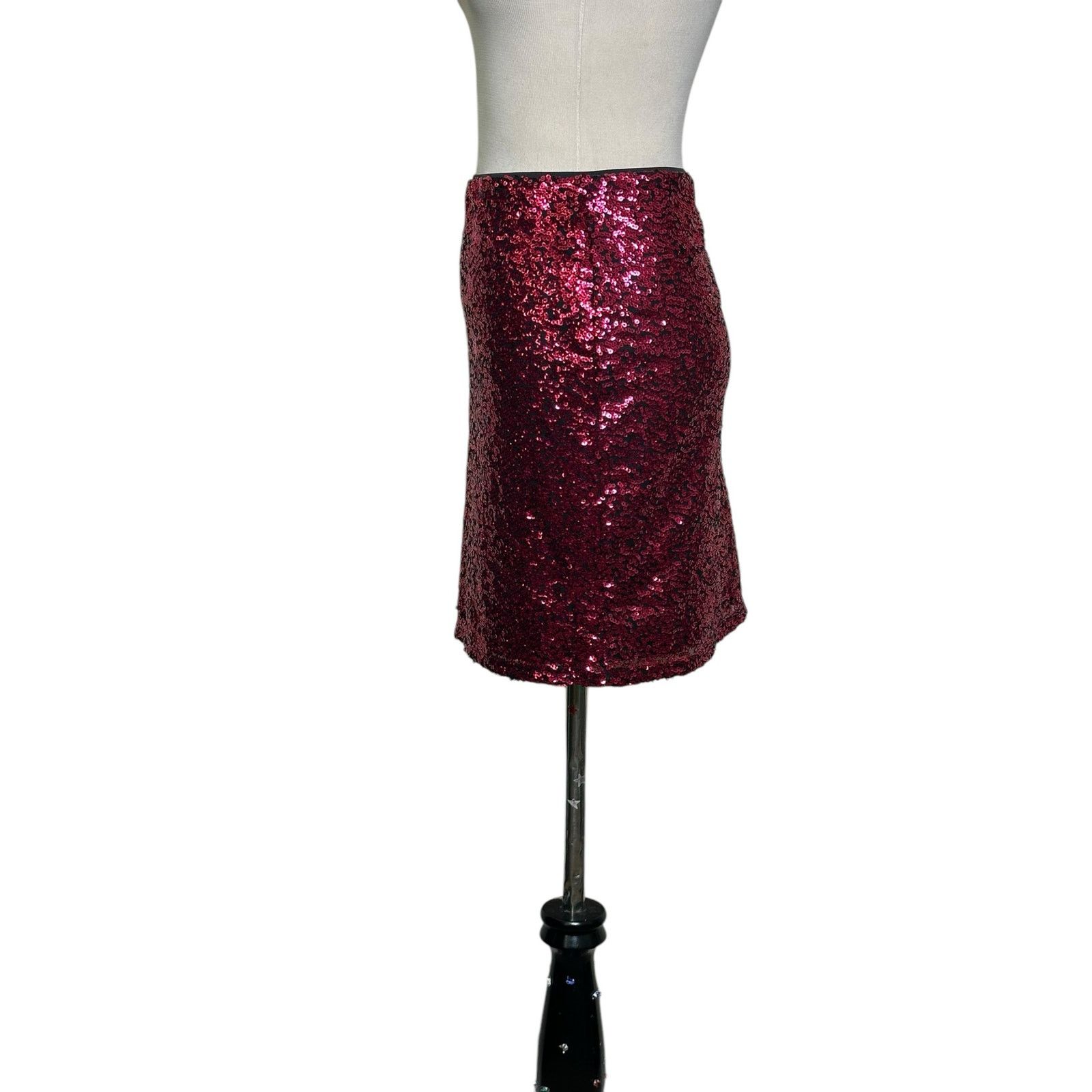 H&M H&M Divided fuchsia sequin pull on mini skirt size Small Size 27" / US 4 / IT 40 - 9 Thumbnail
