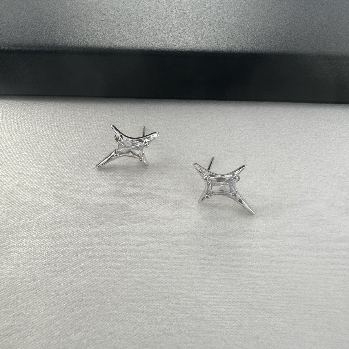 Designer CZ Star Stud Earrings for Men Women Hip Hop Unisex Style Size ONE SIZE - 2 Thumbnail