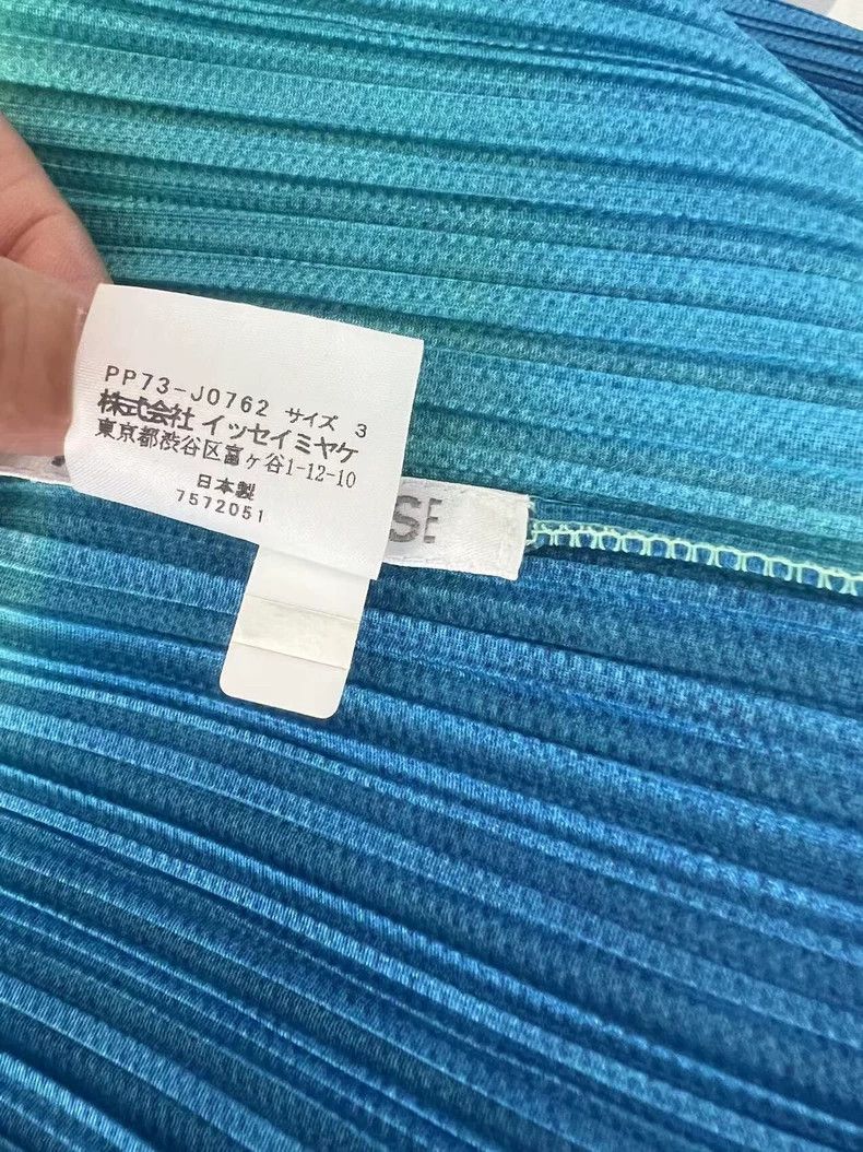 Issey Miyake Issey Miyake size:3 Yellow and blue gradient pleated cardi Size XS / US 0-2 / IT 36-38 - 5 Thumbnail