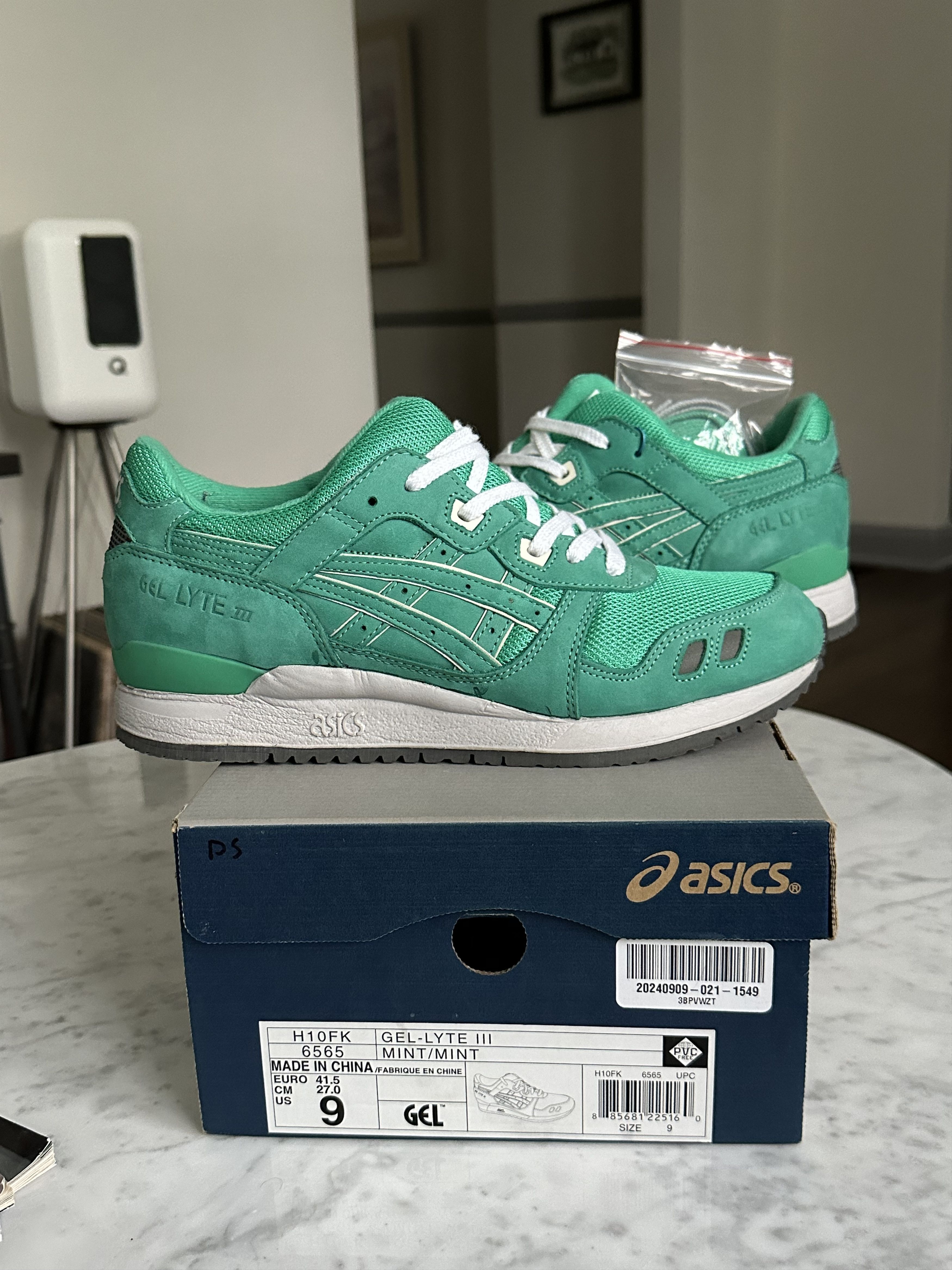 Asics × Kith × Ronnie Fieg Ronnie Fieg Kith x ASICS Gel-Lyte III Mint Leaf VNDS SIZE 9 Size US 9 / EU 42 - 1 Thumbnail