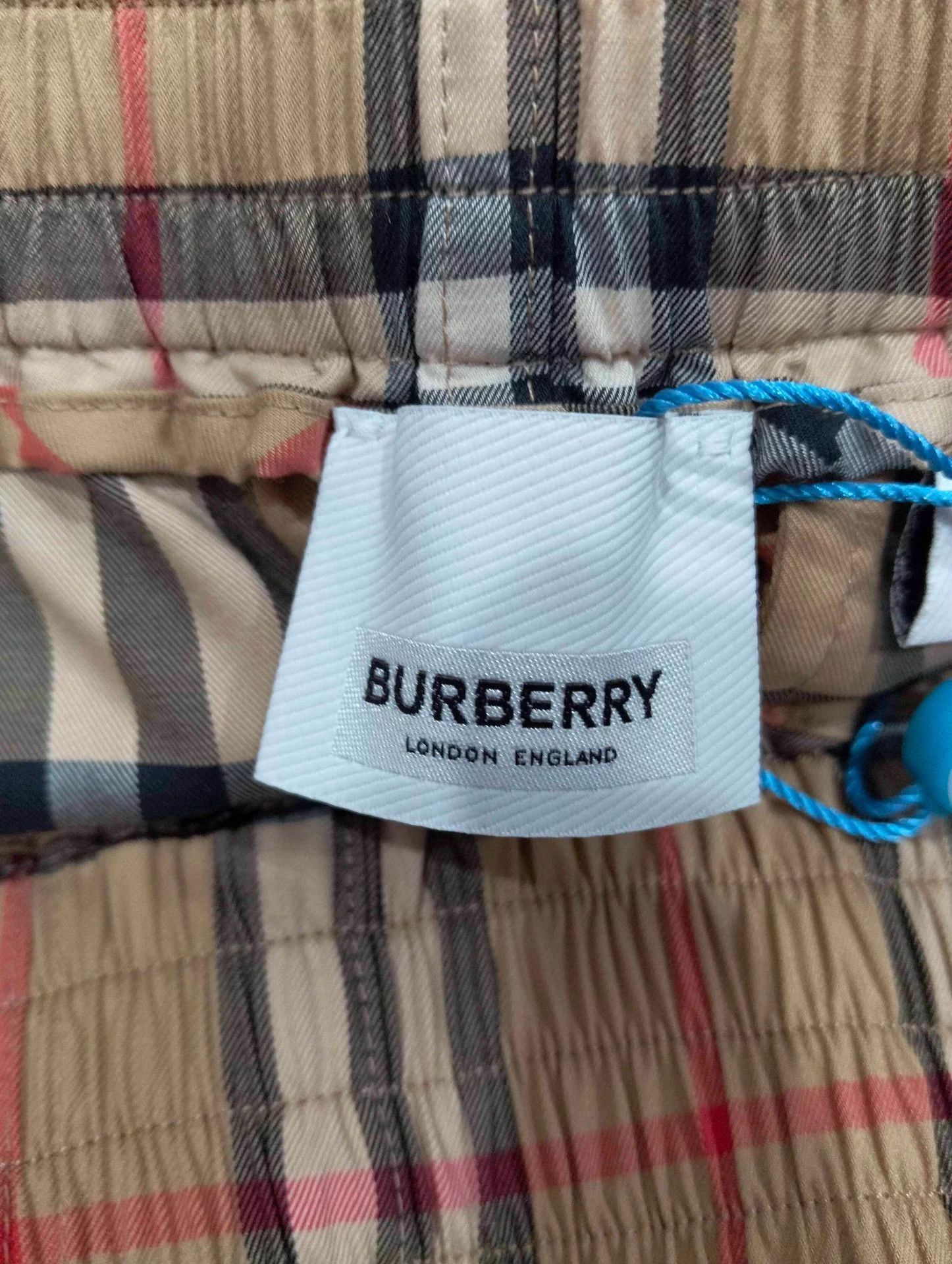 Burberry Burberry UK4 short Size 26" / US 2 / IT 38 - 3 Thumbnail