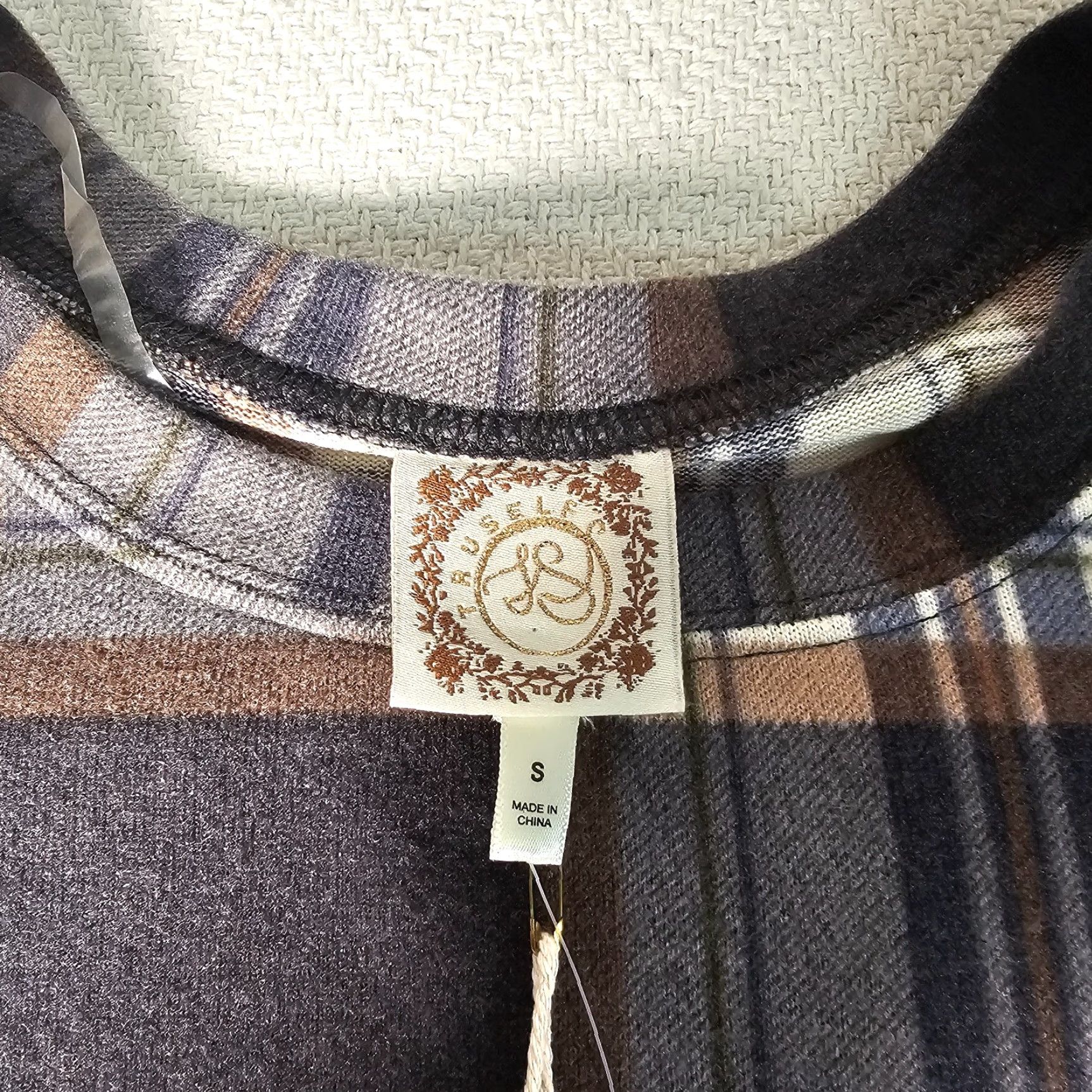 Vintage TRU SELF Women's Blouse Size S Cozy Soft Brown Plaid Long Sleeve Round Neck Classic Designer Size S / US 4 / IT 40 - 6 Thumbnail