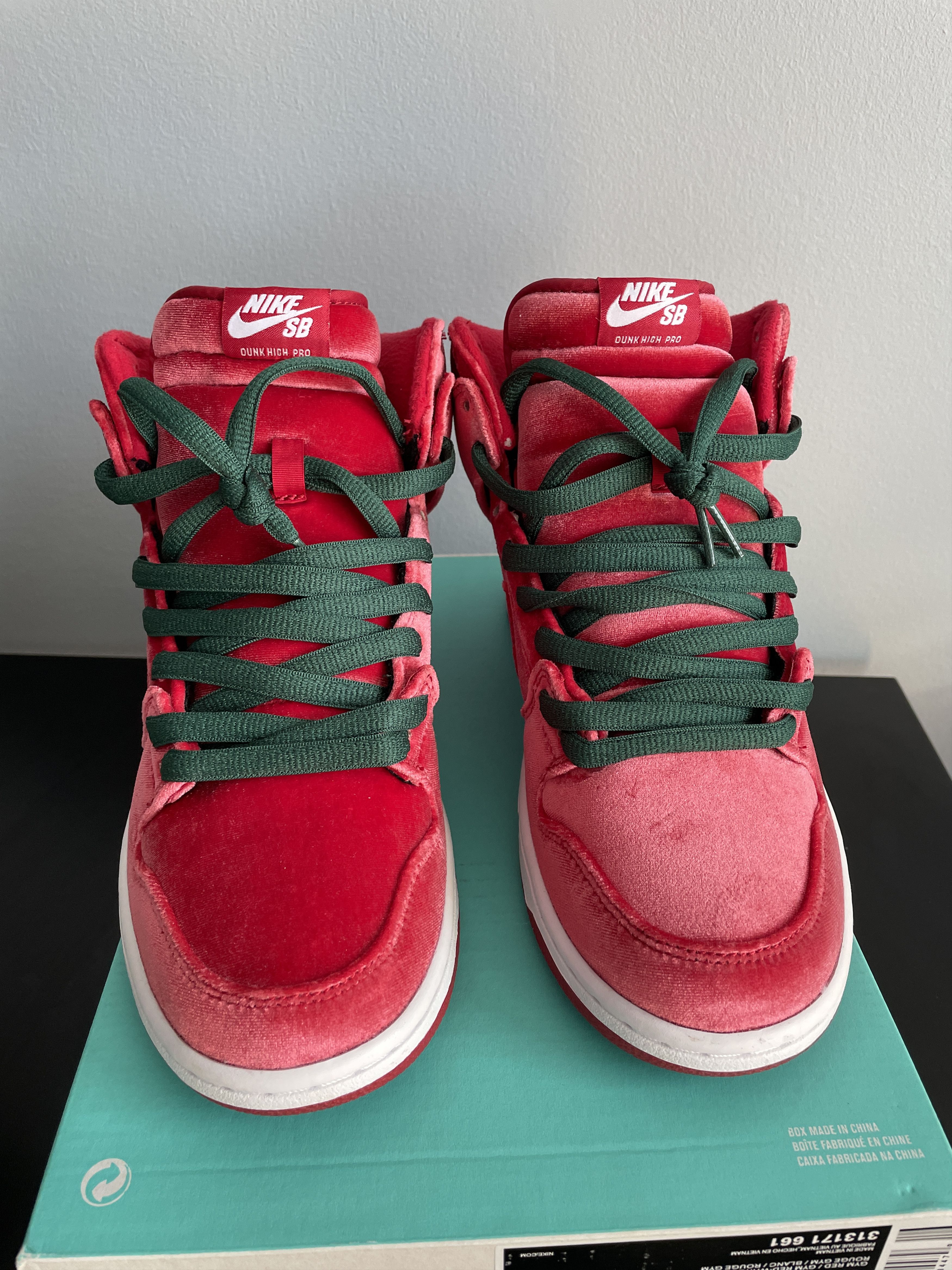 Nike Nike SB Dunk PRM High Red Velvet strangelove hulk skunk Size US 9 / EU 42 - 4 Thumbnail
