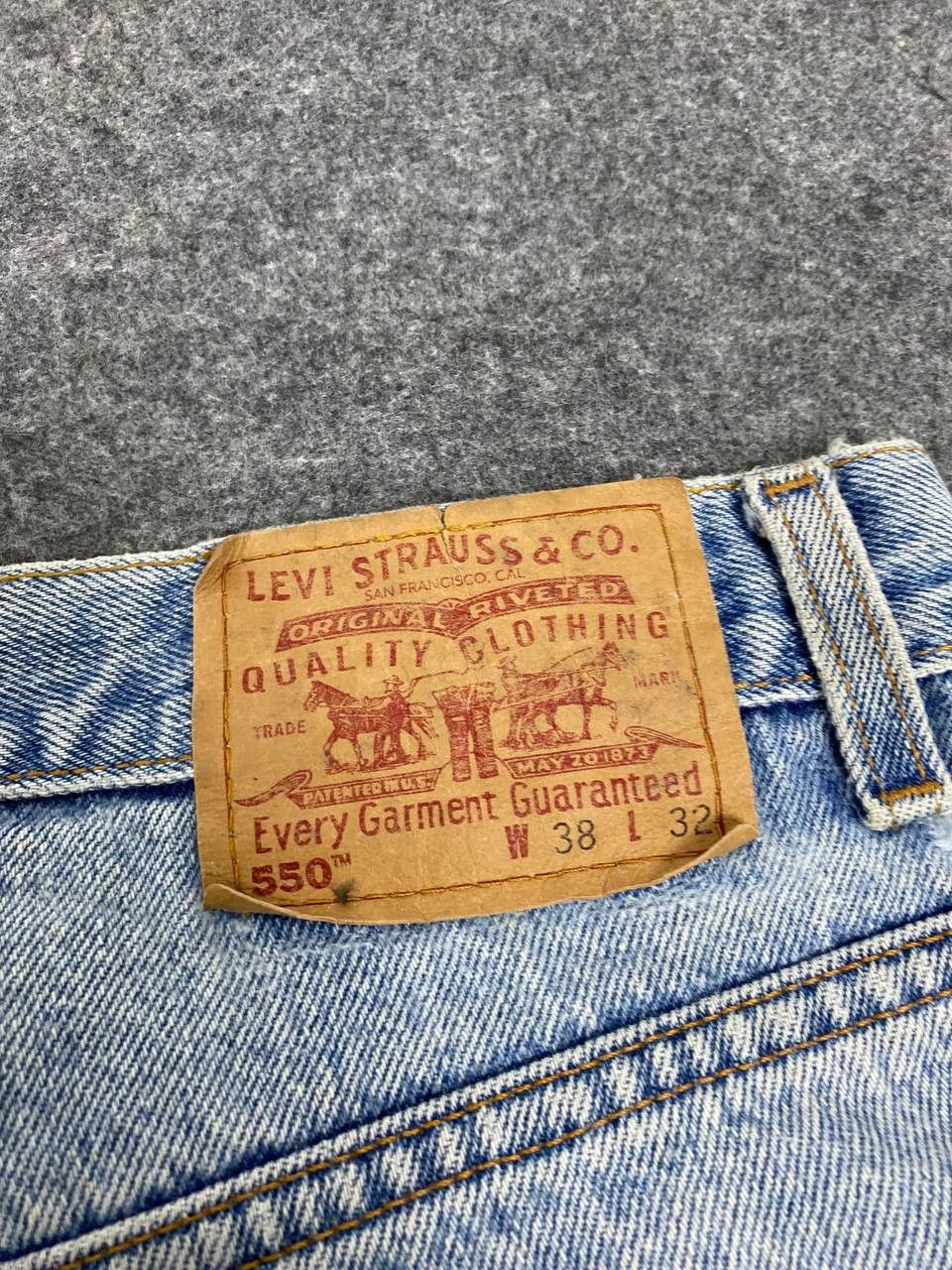 Levi's vintage levis 550 lightwash denim nice design Size US 37 - 5 Thumbnail