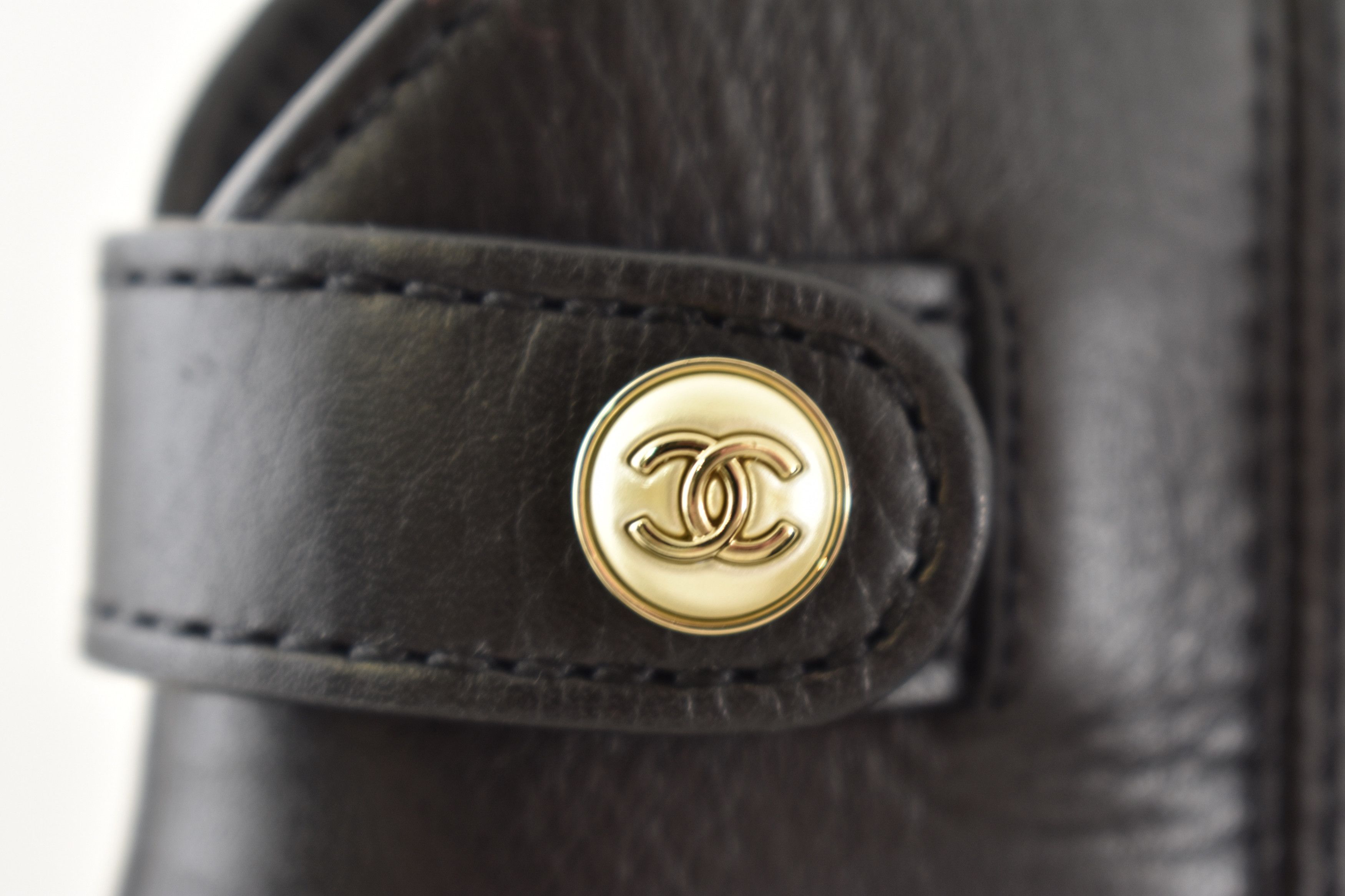 Chanel Chanel 24K Leather Pearl CC Western Short Ankle Boots 37 Size US 7 / IT 37 - 13 Thumbnail