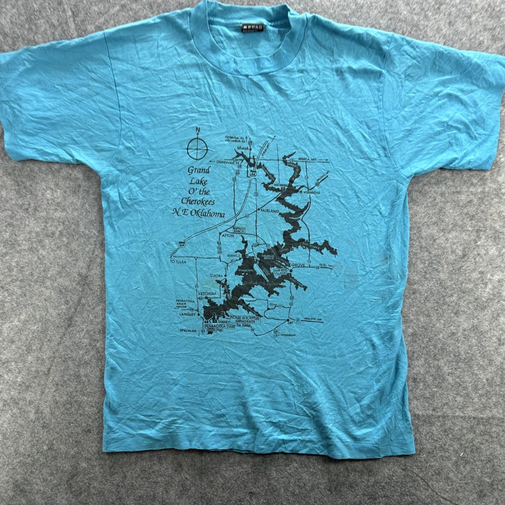 Fruit Of The Loom VINTAGE Grand Lake O' the Cherokees Shirt Mens Medium Blue Map Oklahoma 80s USA Size US M / EU 48-50 / 2 - 2 Thumbnail