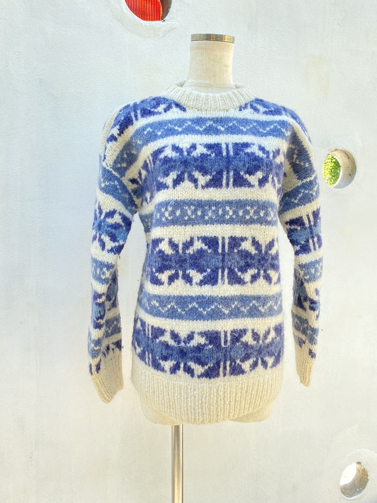 Designer × Vintage ARTESANIAS ECUADOR Blue and Cream Nordic Knit Sweater Size US S / EU 44-46 / 1 - 10 Thumbnail
