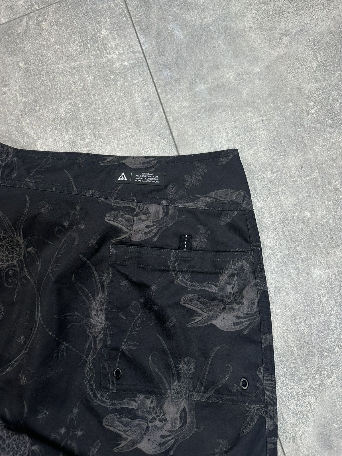Nike Nike ACG Vintage Outdoor Fish Print Shorts Size US 38 / EU 54 - 4 Thumbnail