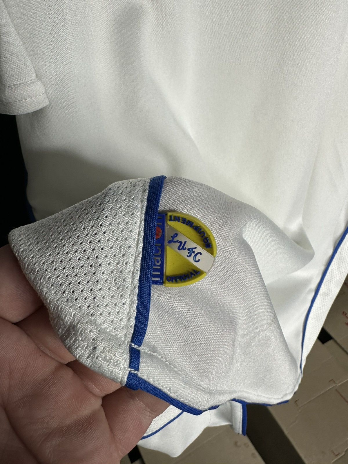 Macron LEEDS UNITED LUFC 2008/09 FOOTBALL SHIRT JERSEY MACRON L-XL Size US XL / EU 56 / 4 - 6 Thumbnail