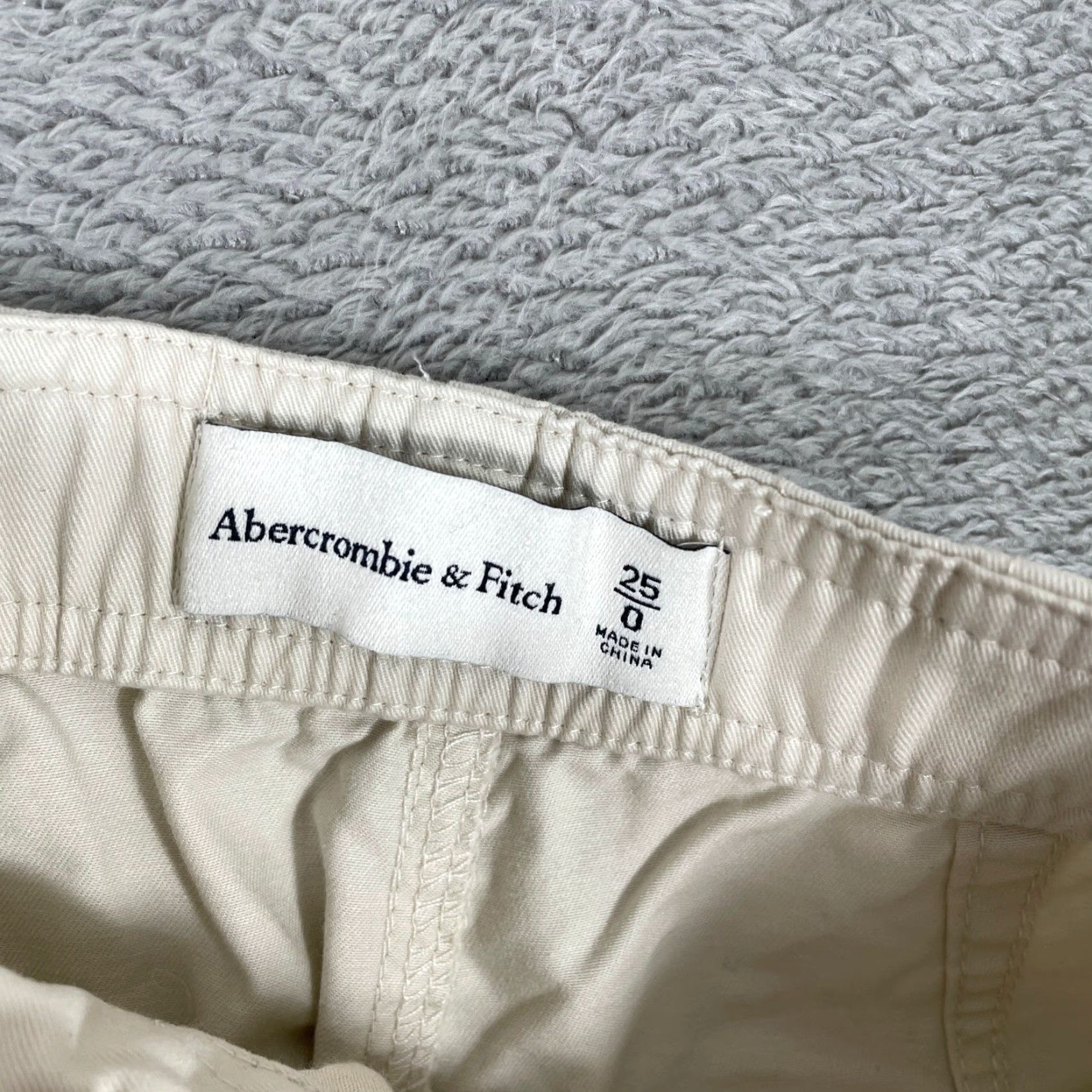 Abercrombie & Fitch Abercrombie & Fitch Cargo Pants Womens 25 Beige Straight Leg Gorpcore Utility Pants Shirt: Pants Size 42" / US 20 - 5 Thumbnail