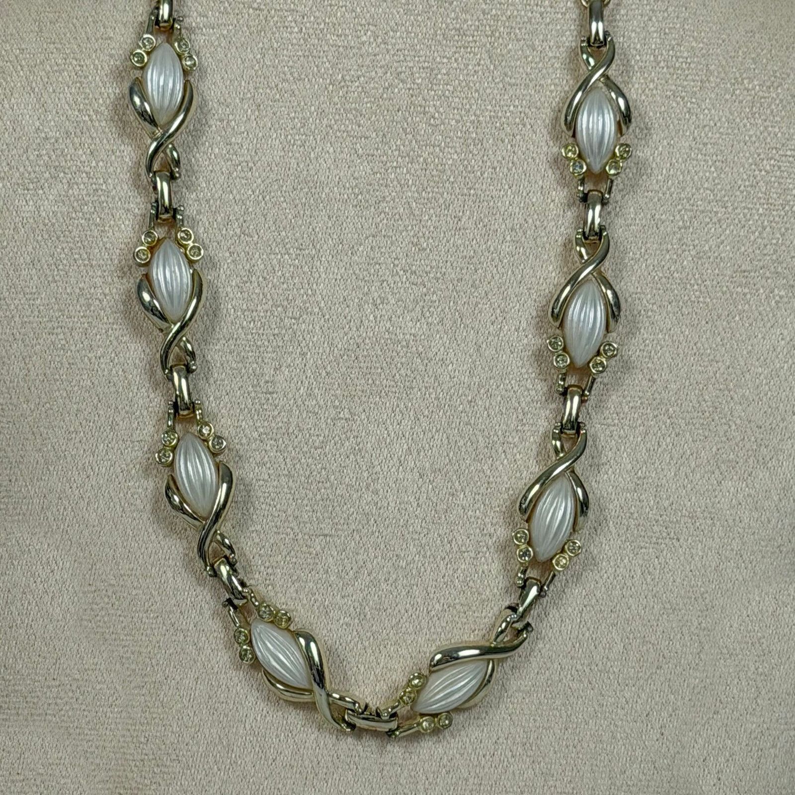 Vintage VTG 1958 Sarah Coventry My Fair Lady Thermoset Jewelry Set Size ONE SIZE - 3 Thumbnail