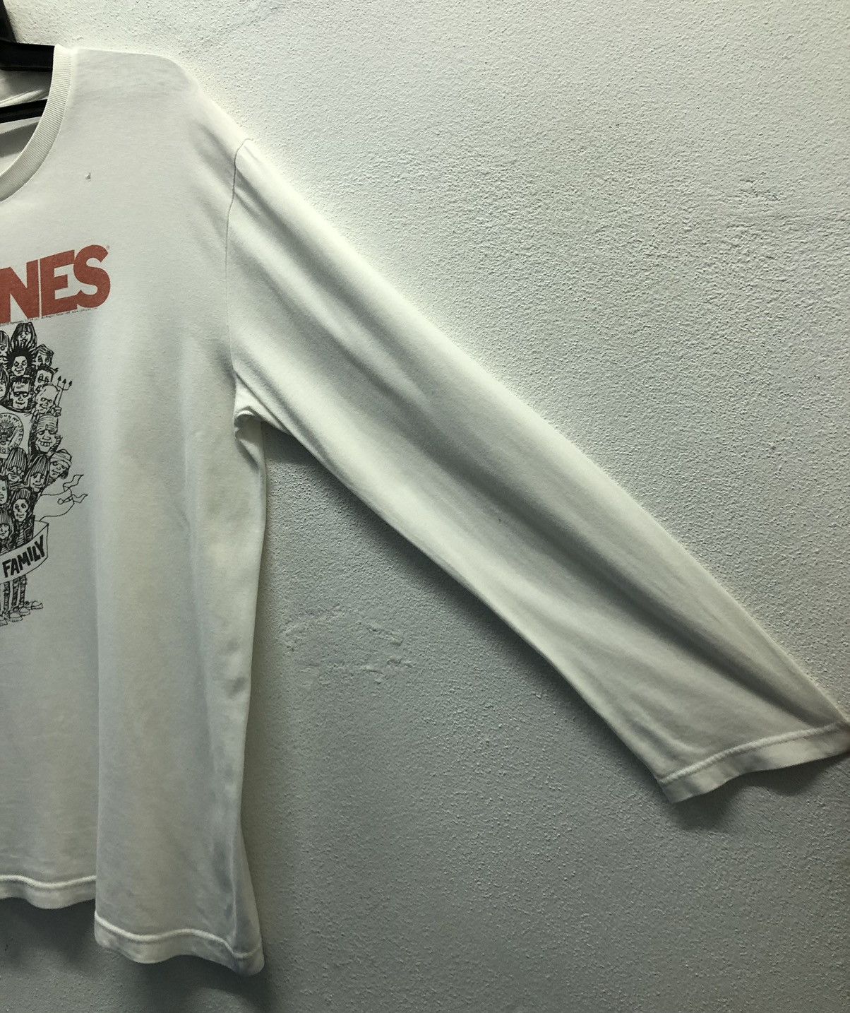 Band Tees Vintage 2010 Band Ramones We're Happy Family Shirt Size US L / EU 52-54 / 3 - 7 Thumbnail