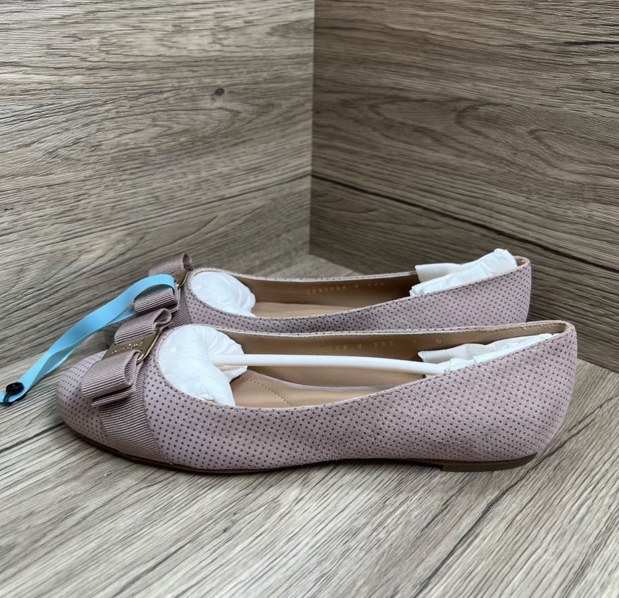 Salvatore Ferragamo Ferragamo Vara Gray Flat Shoes J41 Size US 7.5 / IT 37.5 - 1 Thumbnail