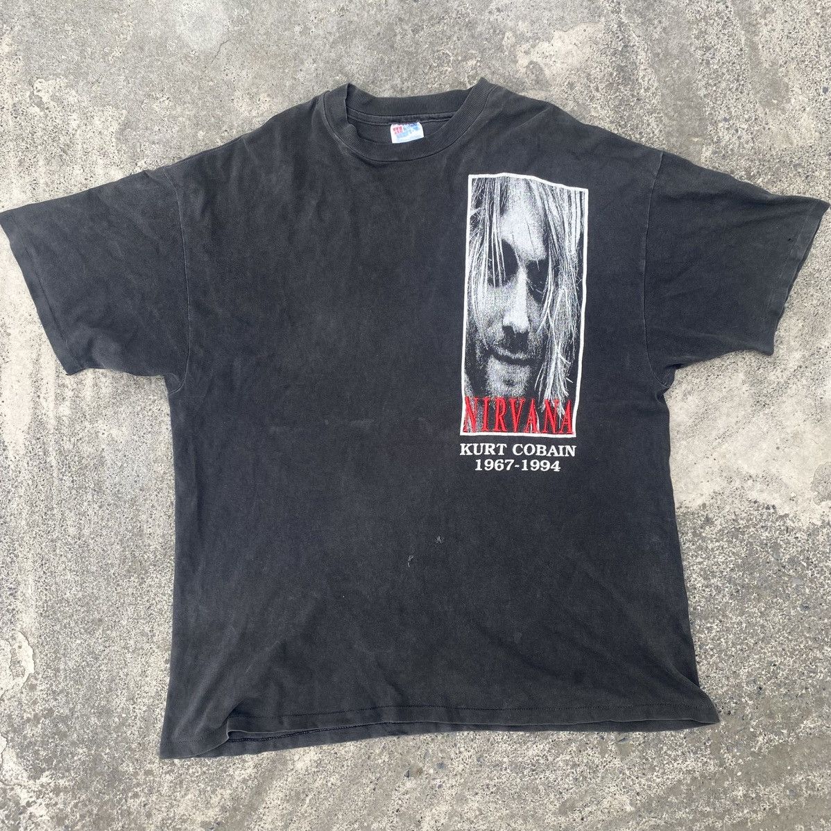 Nirvana Ultra Rare 90s Nirvana Kurt Cobain Memorial Tee Size US XXL / EU 58 / 5 - 2 Thumbnail