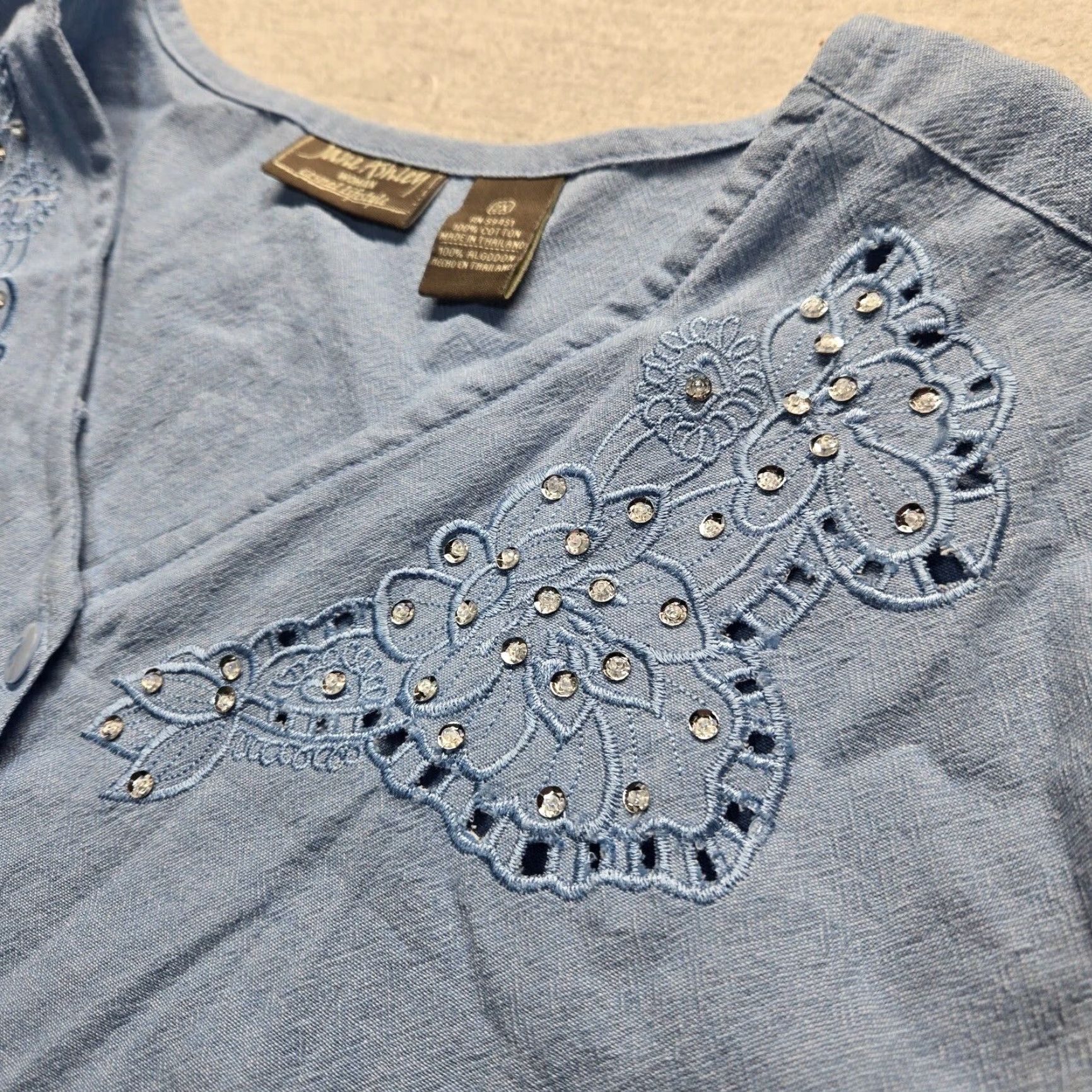 Vintage VINTAGE Jane Ashley Blue Floral Cotton Short Sleeve V-Neck Beaded Plus Size Women’s Shirt 2X Casual Size XXL / US 16-18 / IT 52-54 - 5 Thumbnail