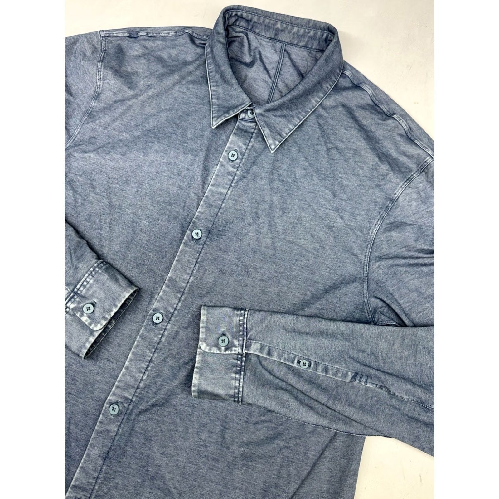 Lululemon Lululemon Commission Long Sleeve Shirt Mens L Blue Chambray Button Up Stretch Size US L / EU 52-54 / 3 - 2 Thumbnail